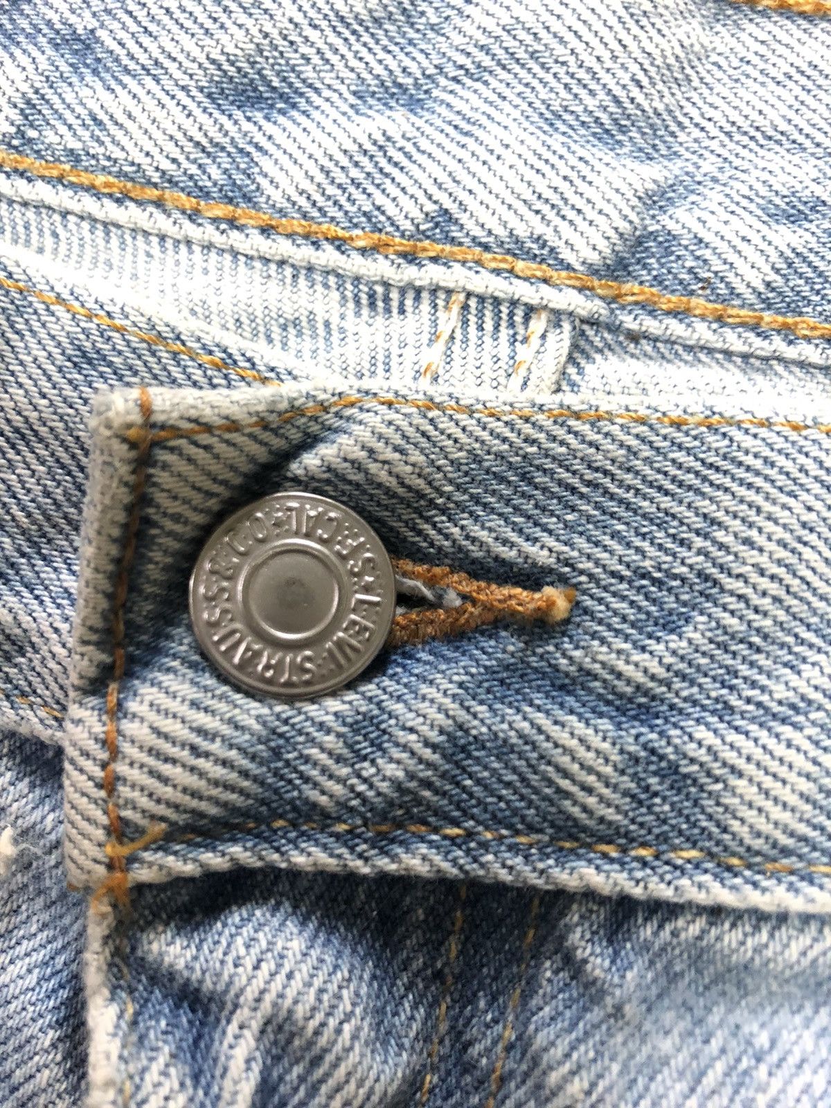 Levi's × Vintage VINTAGE 90s LEVIS 560 LOOSE FIT TAPERED LEG LIGHT BLUE WASH Size US 34 / EU 50 - 10 Thumbnail