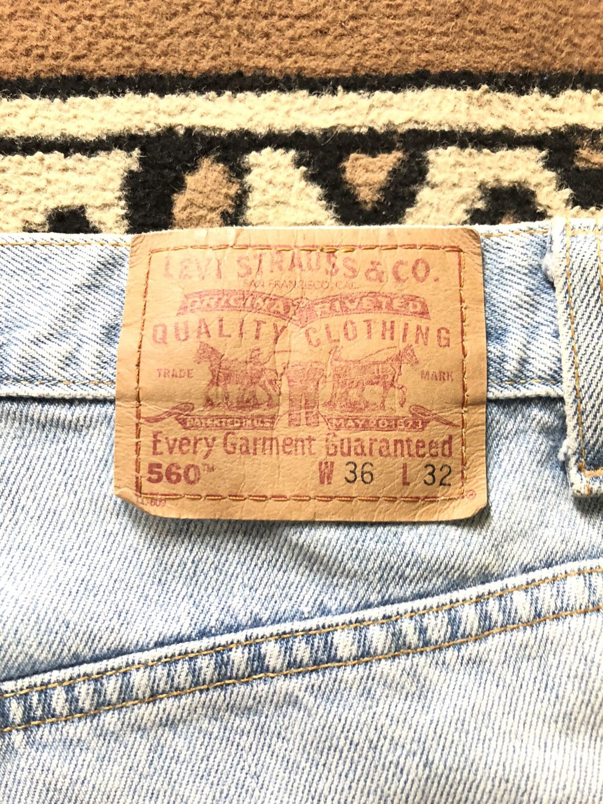 Levi's × Vintage VINTAGE 90s LEVIS 560 LOOSE FIT TAPERED LEG LIGHT BLUE WASH Size US 34 / EU 50 - 2 Thumbnail