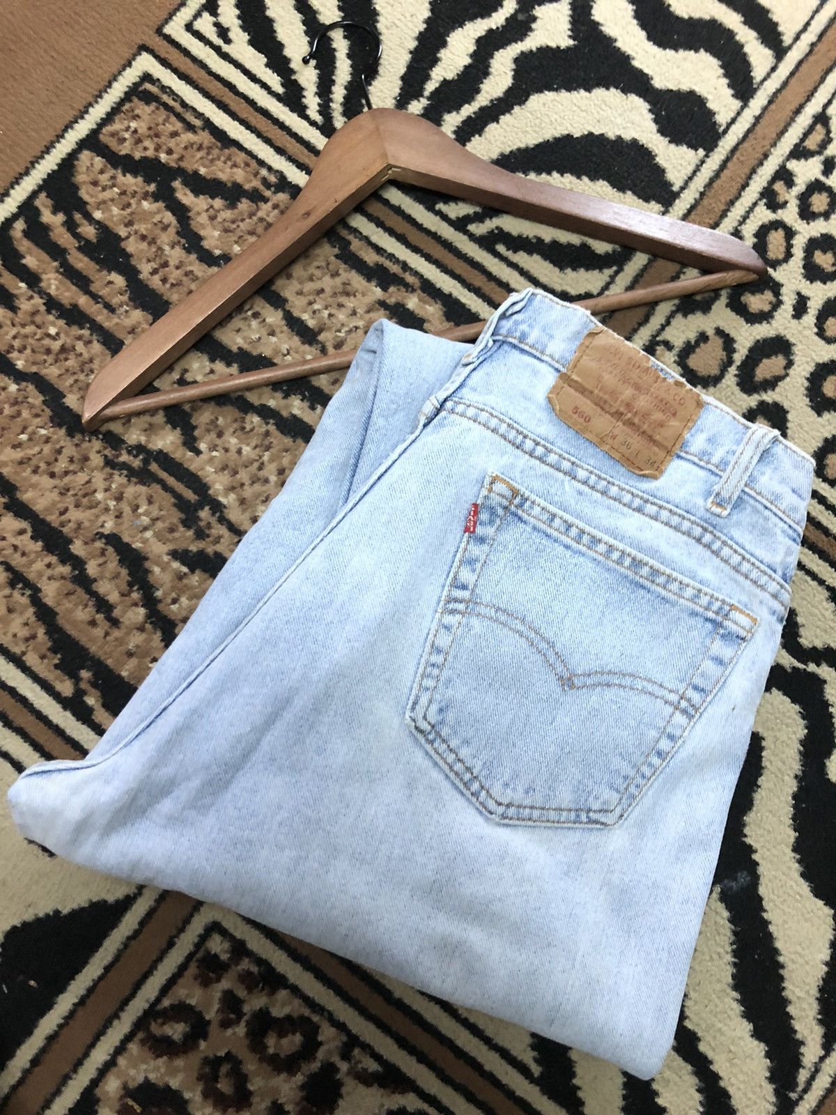 VINTAGE 90s LEVIS 560 BLUE WASH DISTRESSED DENIM