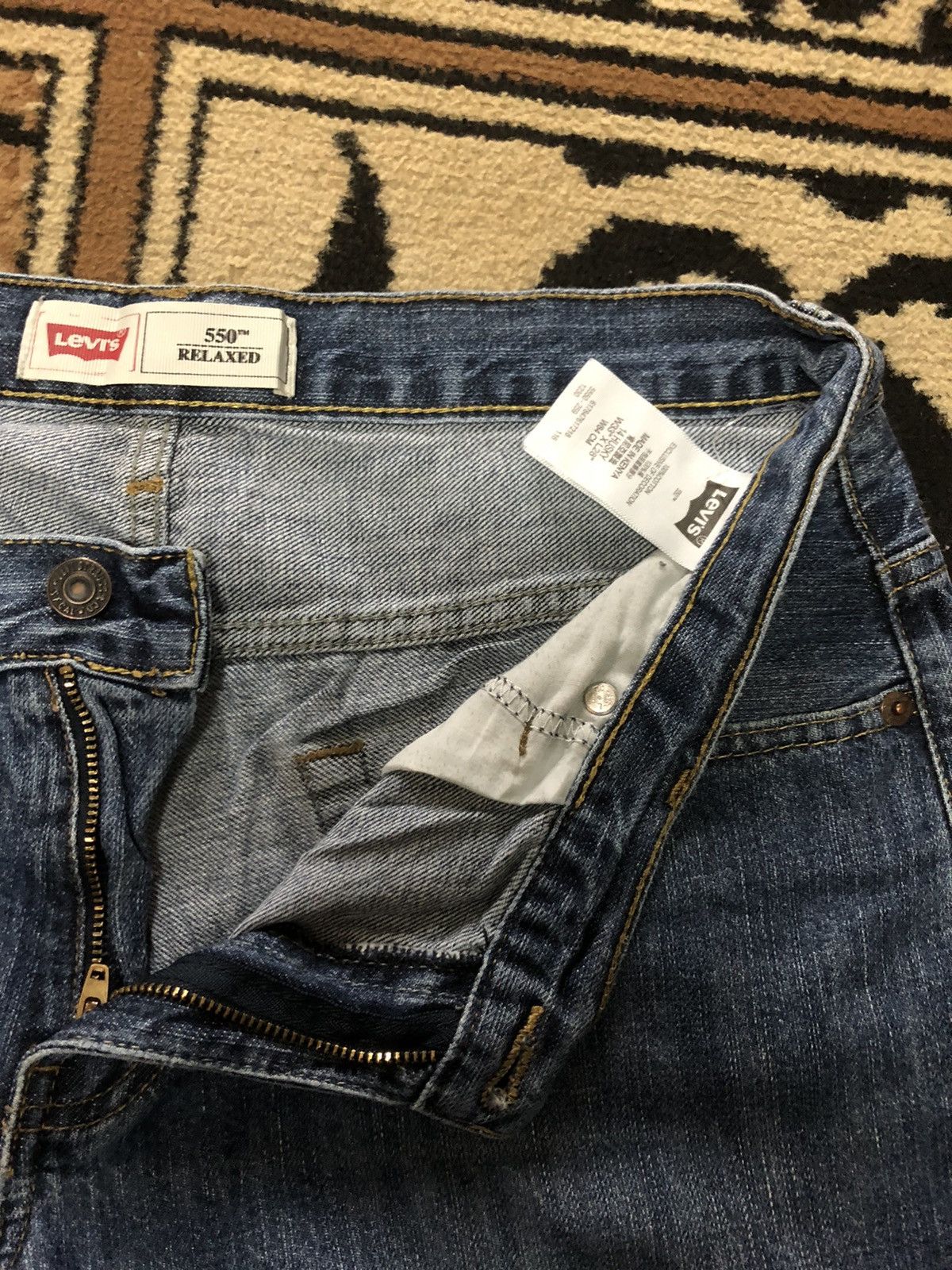 Levi's × Vintage VINTAGE 90s LEVIS 550tm RELAXED BLUE WASH DENIM Size US 33 - 11 Thumbnail