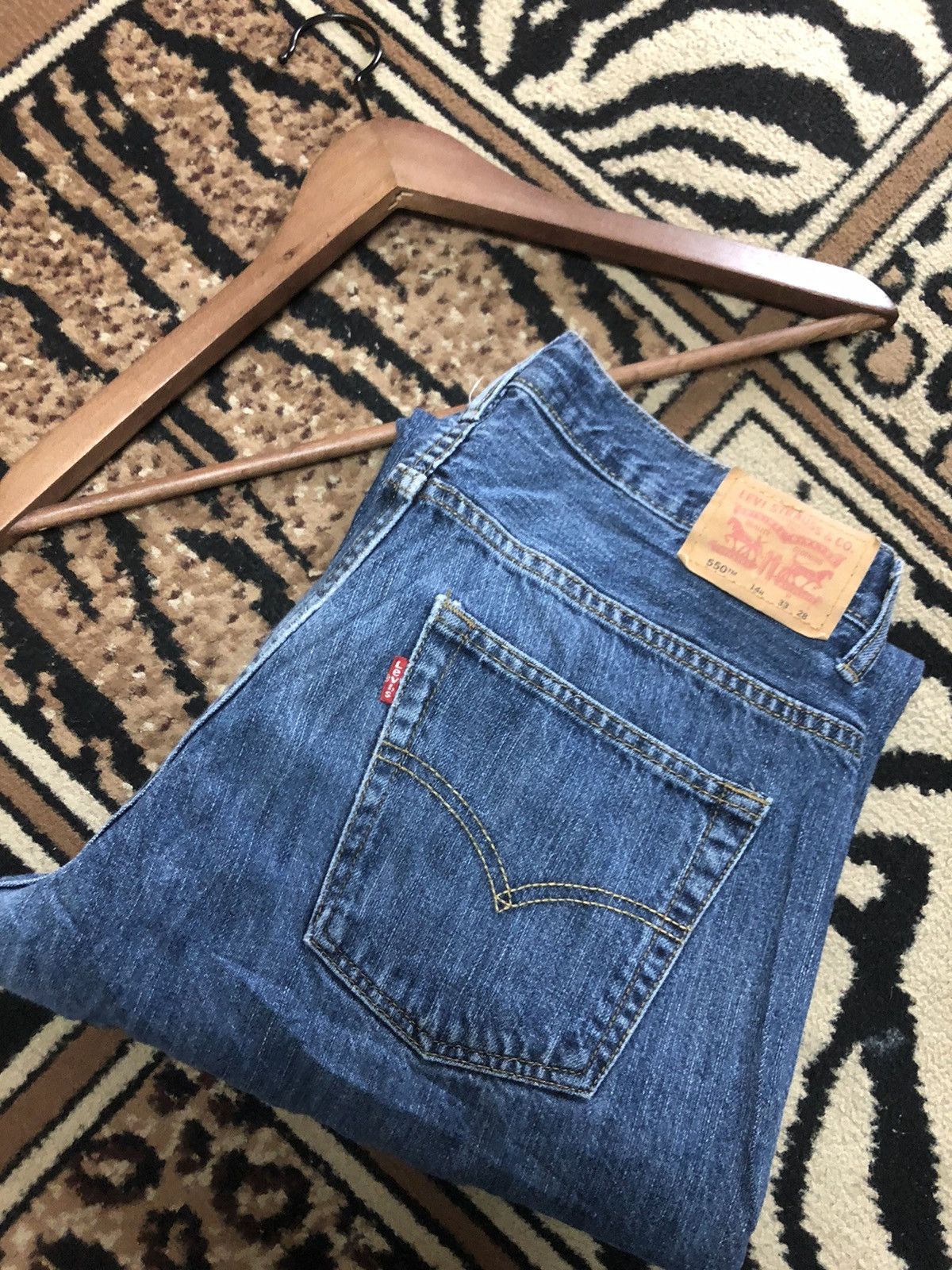 Levi's × Vintage VINTAGE 90s LEVIS 550tm RELAXED BLUE WASH DENIM Size US 33 - 1 Thumbnail