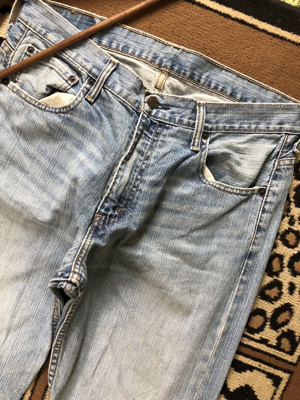Levi's × Vintage VINTAGE 90s LEVIS 569 BLUE WASH DISTRESSED DENIM Size US 33 - 9 Thumbnail