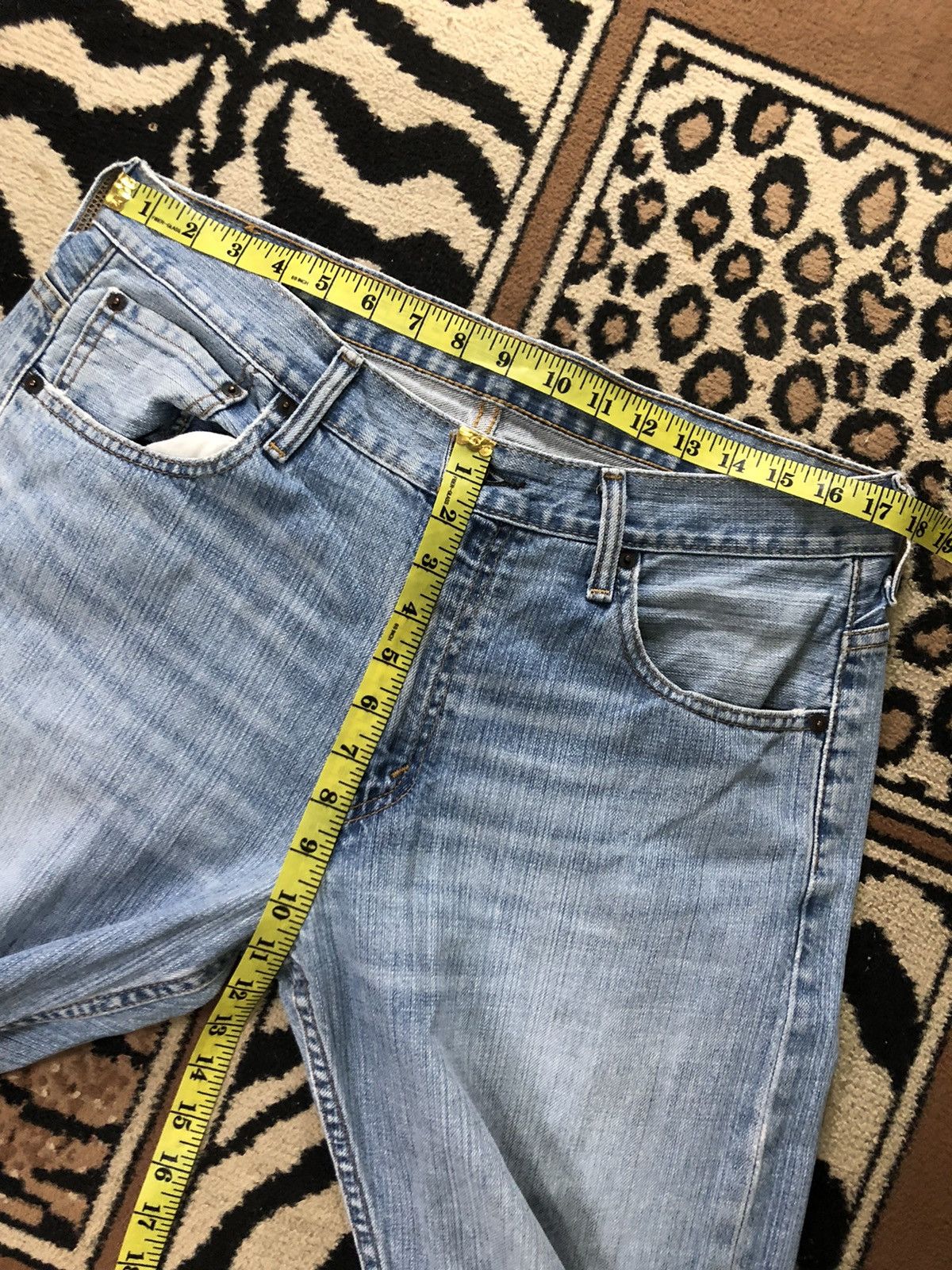 Levi's × Vintage VINTAGE 90s LEVIS 569 BLUE WASH DISTRESSED DENIM Size US 33 - 16 Thumbnail