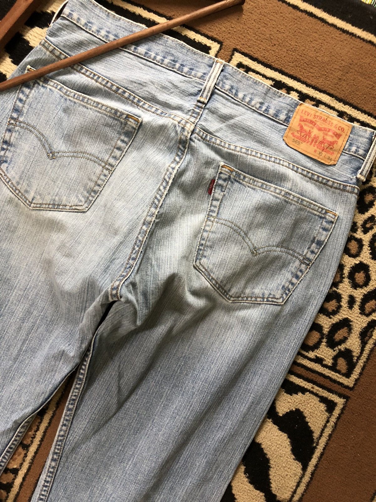 Levi's × Vintage VINTAGE 90s LEVIS 569 BLUE WASH DISTRESSED DENIM Size US 33 - 4 Thumbnail
