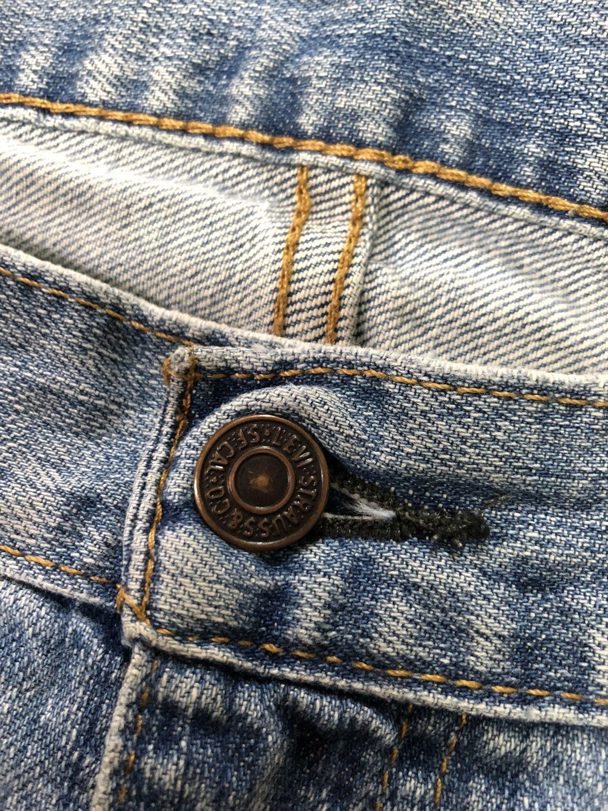 Levi's × Vintage VINTAGE 90s LEVIS 569 BLUE WASH DISTRESSED DENIM Size US 33 - 10 Thumbnail