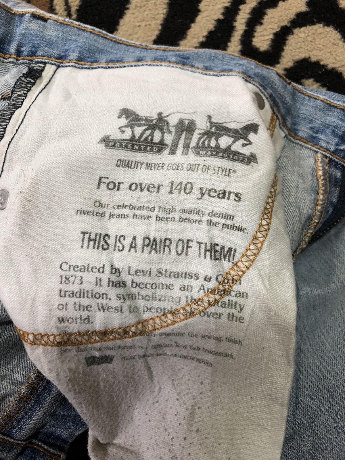 Levi's × Vintage VINTAGE 90s LEVIS 569 BLUE WASH DISTRESSED DENIM Size US 33 - 15 Thumbnail