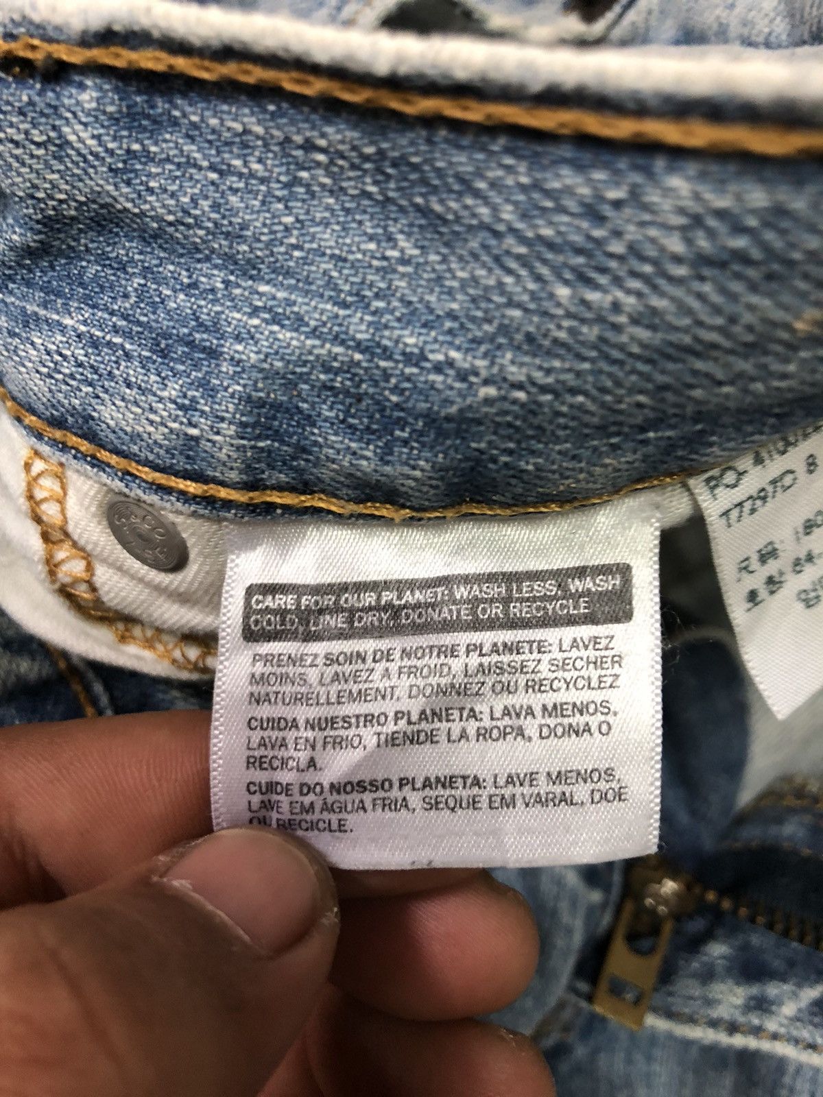 Levi's × Vintage VINTAGE 90s LEVIS 569 BLUE WASH DISTRESSED DENIM Size US 33 - 12 Thumbnail