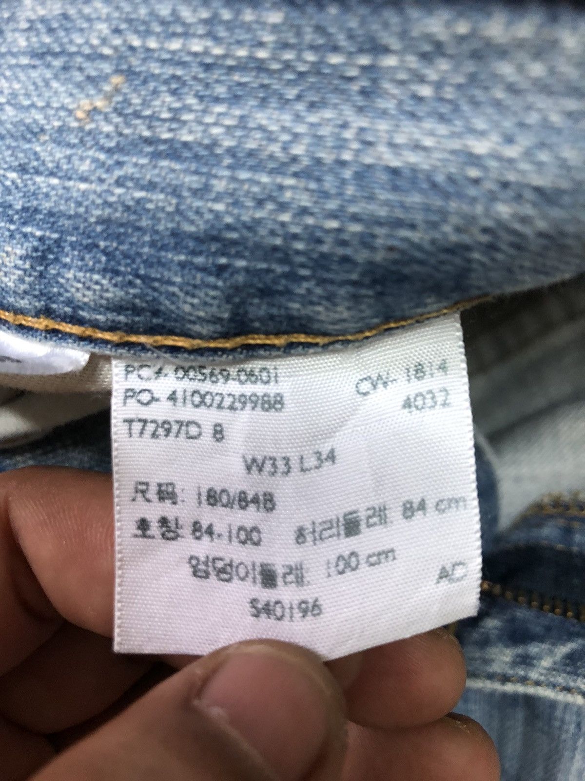 Levi's × Vintage VINTAGE 90s LEVIS 569 BLUE WASH DISTRESSED DENIM Size US 33 - 13 Thumbnail