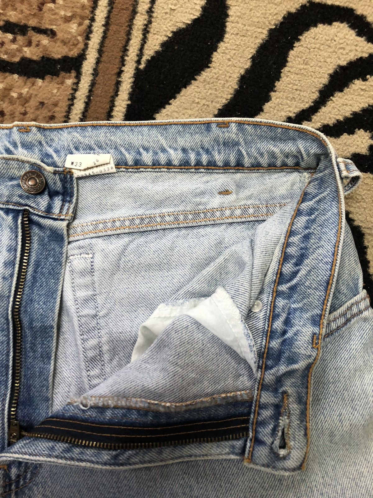 Levi's × Vintage VINTAGE 90s LEVIS 545 LOOSE LIGHT BLUE WASH DENIM Size US 32 / EU 48 - 5 Thumbnail