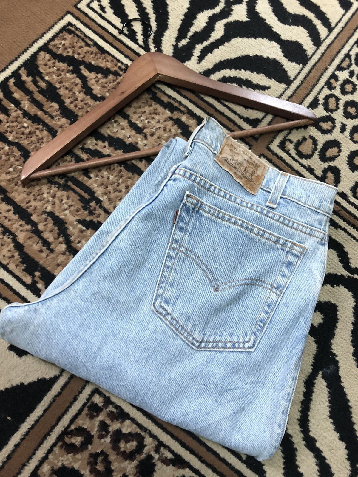 Levi's × Vintage VINTAGE 90s LEVIS BROWN TAB BLUE WASH DENIM Size US 33 - 1 Thumbnail