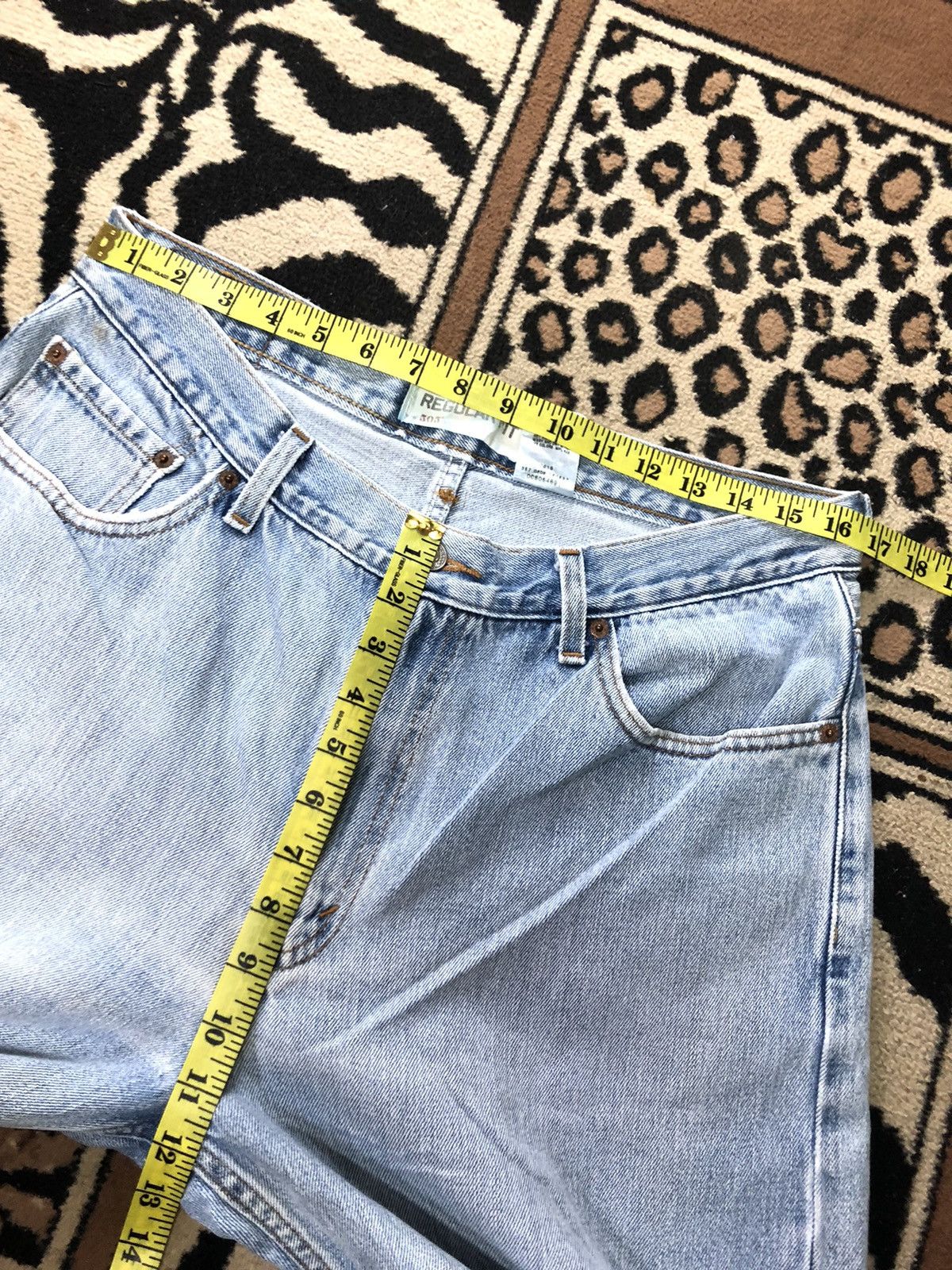Levi's Vintage Clothing × Vintage VINTAGE LEVIS 505 REGULAR FIT LIGHT BLUE WASH DENIM Size US 33 - 14 Thumbnail