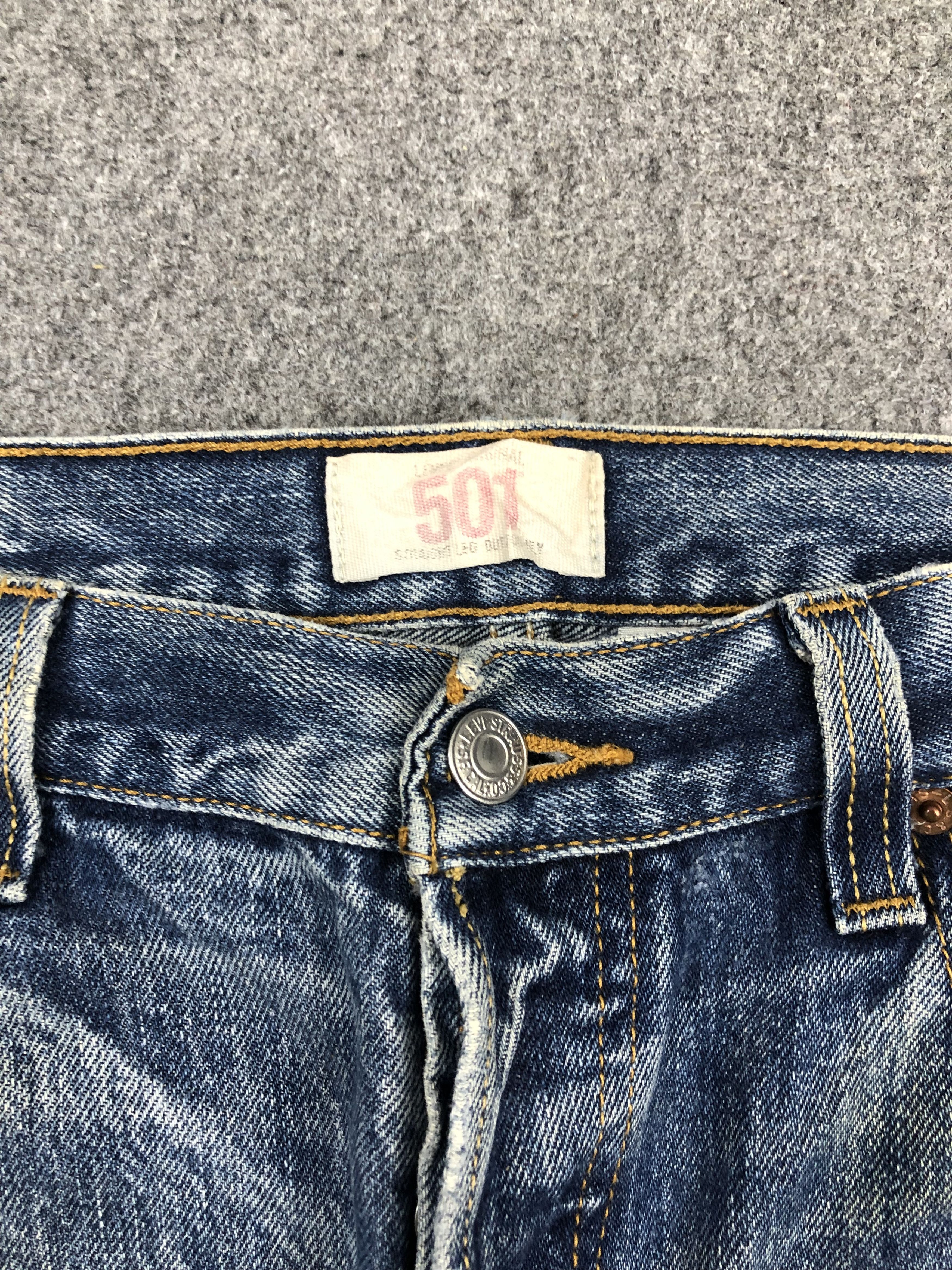 Levi's Vintage Levis 501 Faded Blue Jeans DP1513 Size US 35 - 8 Thumbnail