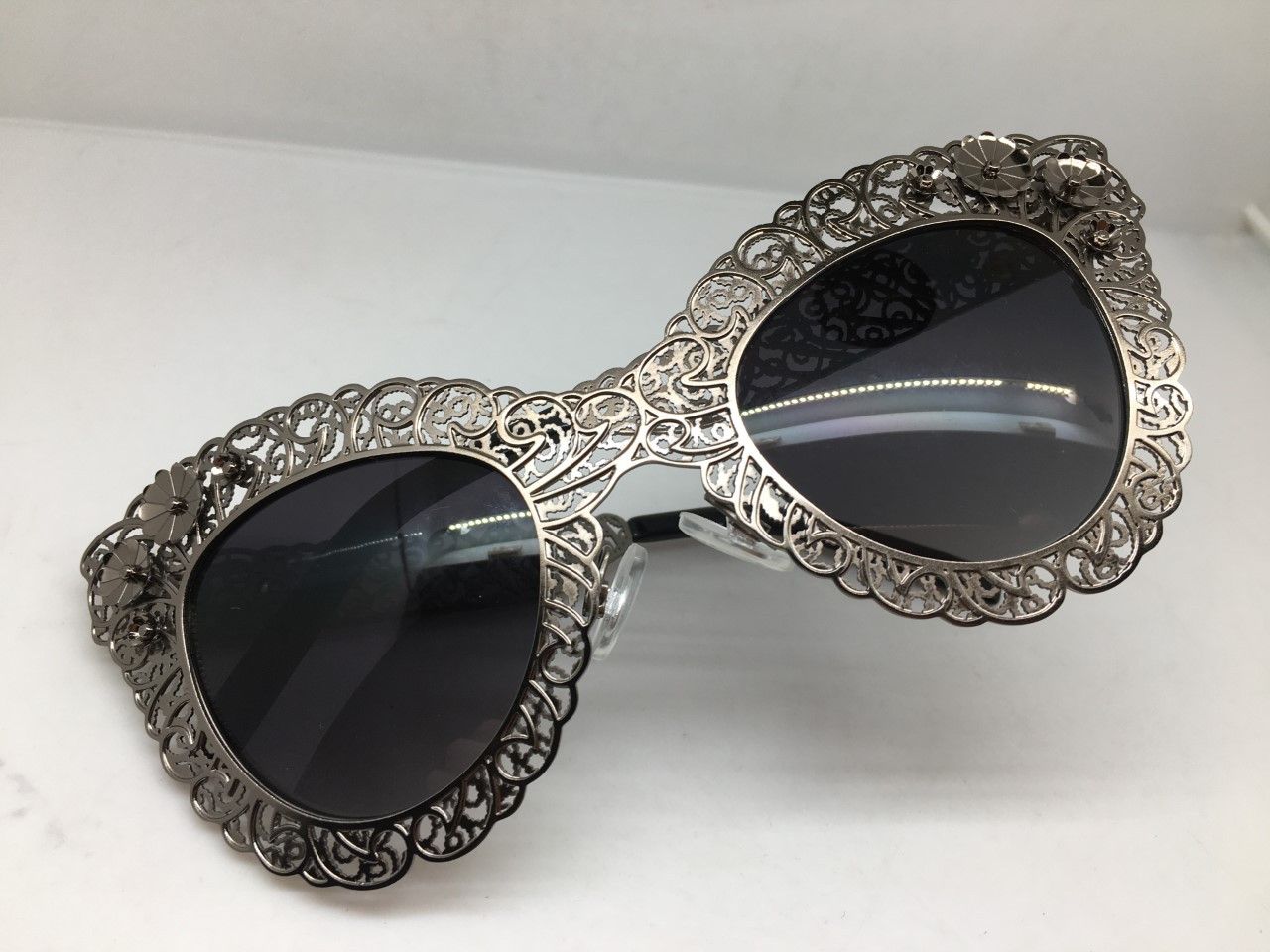 Vintage MOD ROCCOCO BAROQUE FLORALI FILIGREE RUNWAY SHOW SUNGLASSES Size ONE SIZE - 1 Thumbnail
