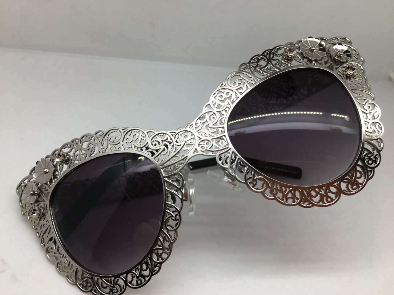 Vintage MOD ROCCOCO BAROQUE FLORALI FILIGREE RUNWAY SHOW SUNGLASSES Size ONE SIZE - 9 Thumbnail