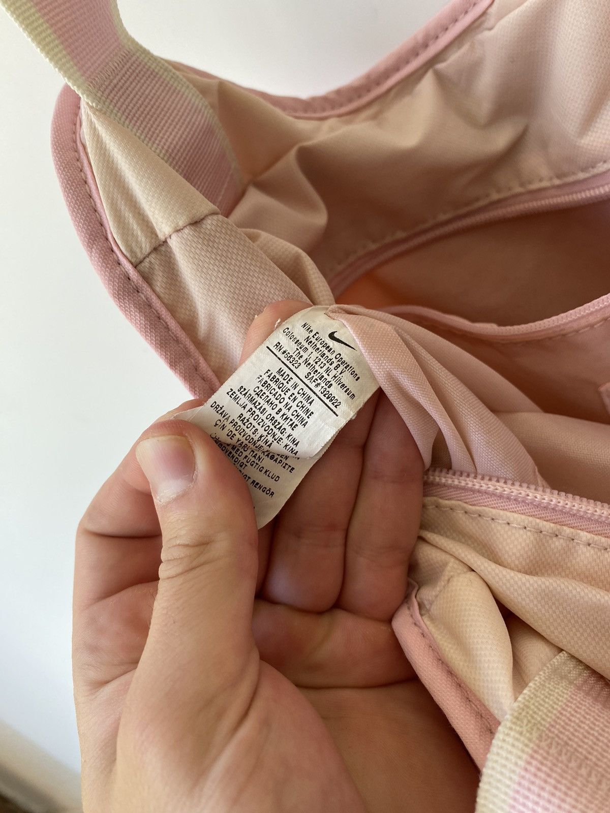 Nike 💗 VINTAGE 90s NIKE SWOOSH PINK BAG Size ONE SIZE - 8 Thumbnail