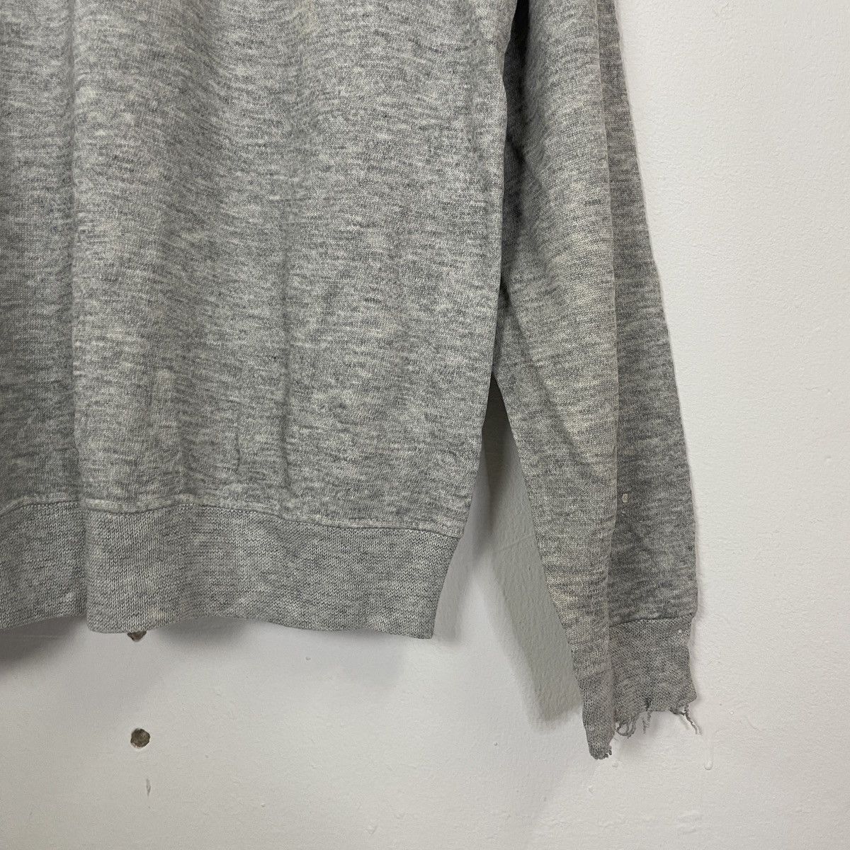 Hanes Vintage 90s Hanes Distressed Crewneck Sweatshirt Size US M / EU 48-50 / 2 - 9 Thumbnail