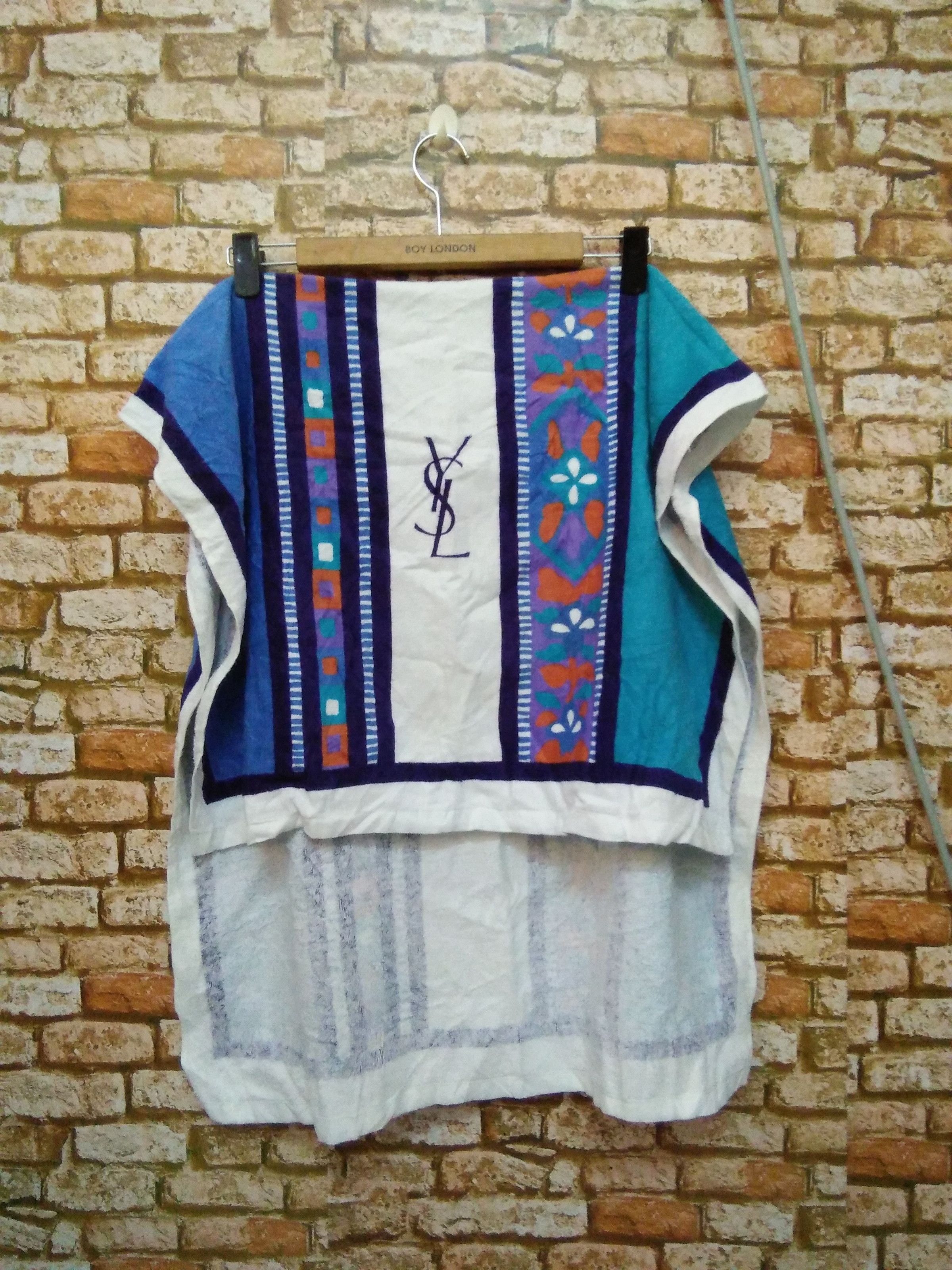 Yves Saint Laurent YVES SAINT LAURENT TOWEL (A560) Size ONE SIZE - 1 Thumbnail