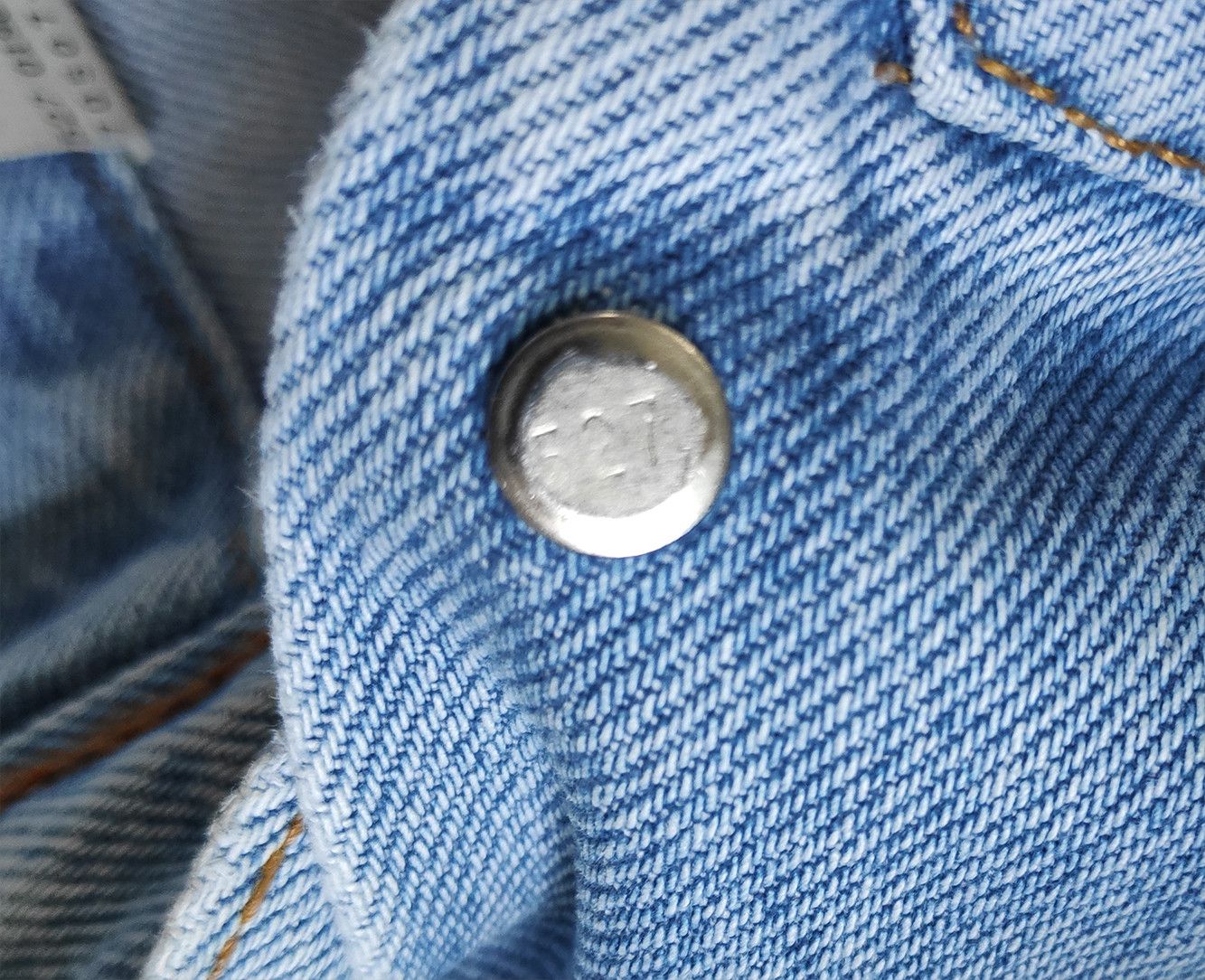 Levi's y2k Vintage Levi's Loose Fit denim trucker jean jacket wide Size US S / EU 44-46 / 1 - 14 Thumbnail