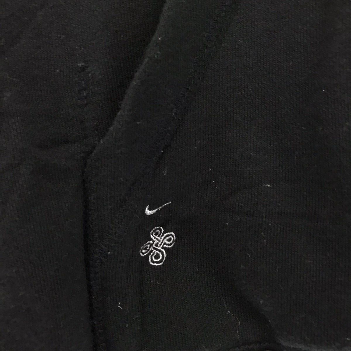 Nike × Vintage Vintage Nike Sweatshirt Nike CrewNeck Embroidered Swoosh Size US M / EU 48-50 / 2 - 5 Thumbnail