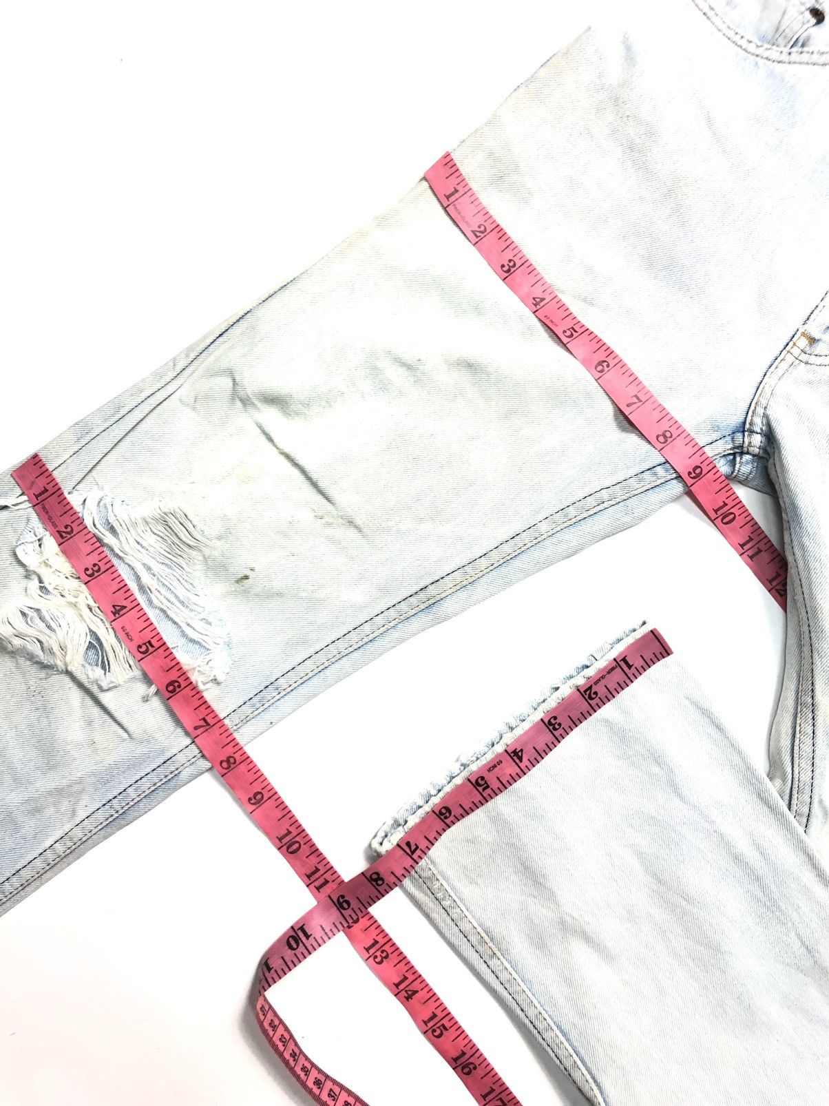 Levi's × Vintage VINTAGE 80s LEVIS LIGHT BLUE WASH DISTRESSED DENIM Size US 26 / EU 42 - 14 Thumbnail