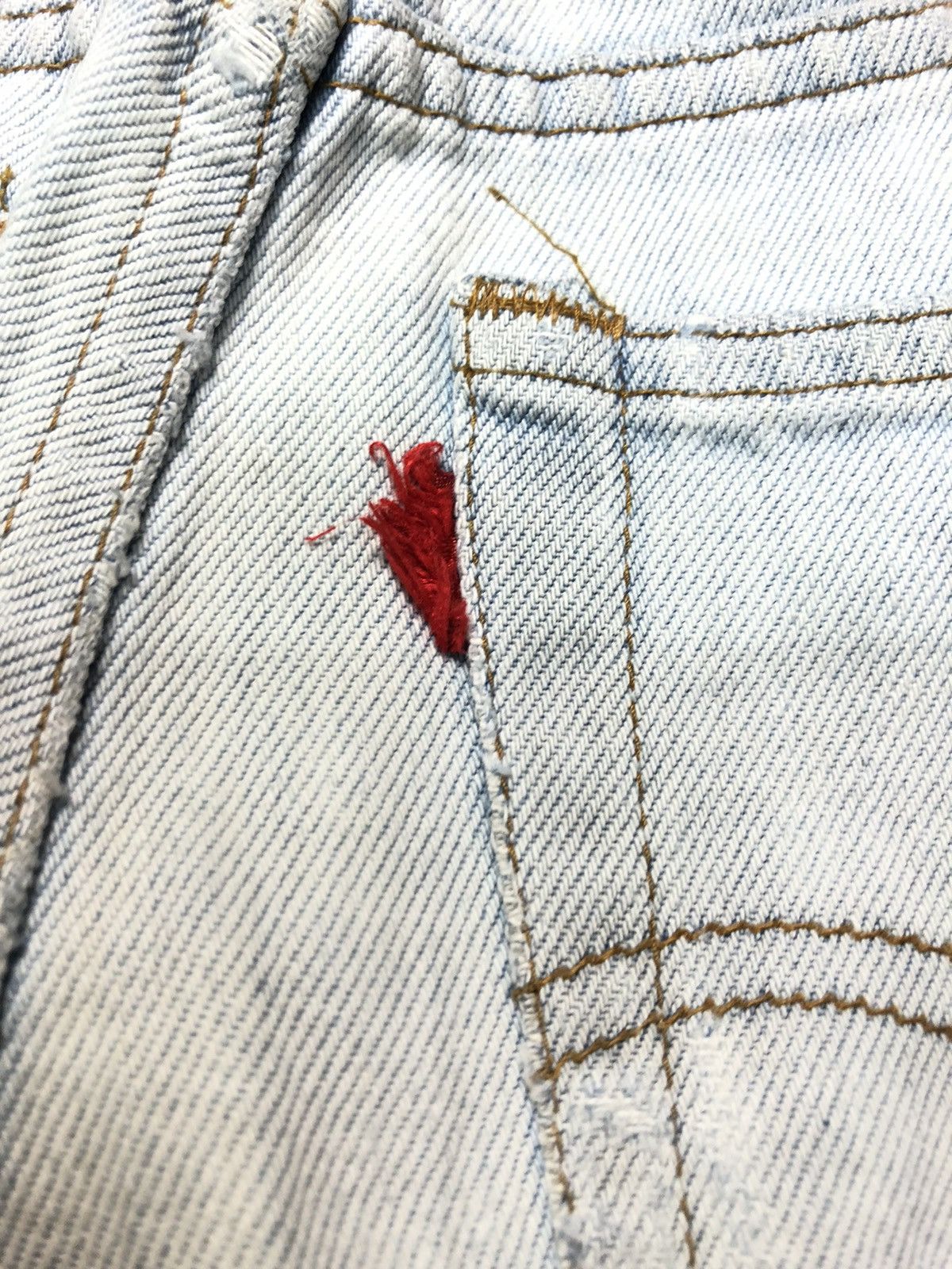 Levi's × Vintage VINTAGE 80s LEVIS LIGHT BLUE WASH DISTRESSED DENIM Size US 26 / EU 42 - 3 Thumbnail