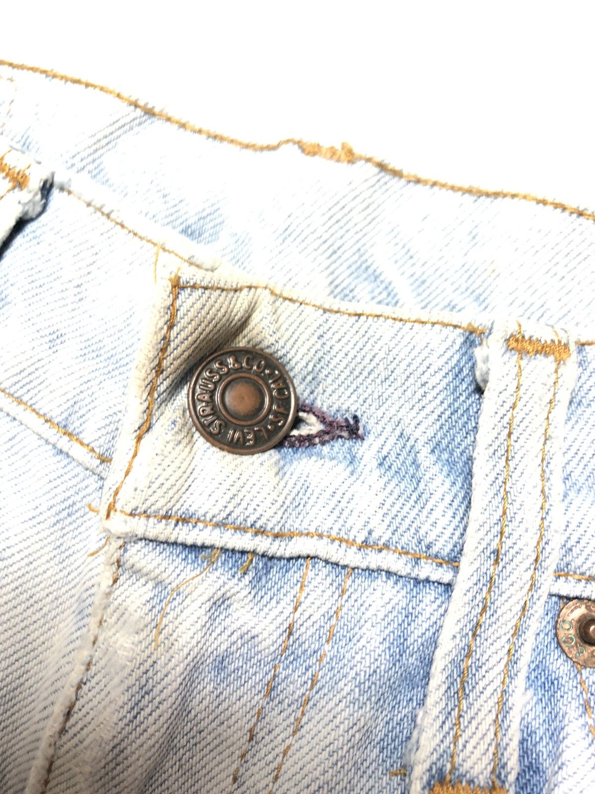 Levi's × Vintage VINTAGE 80s LEVIS LIGHT BLUE WASH DISTRESSED DENIM Size US 26 / EU 42 - 8 Thumbnail