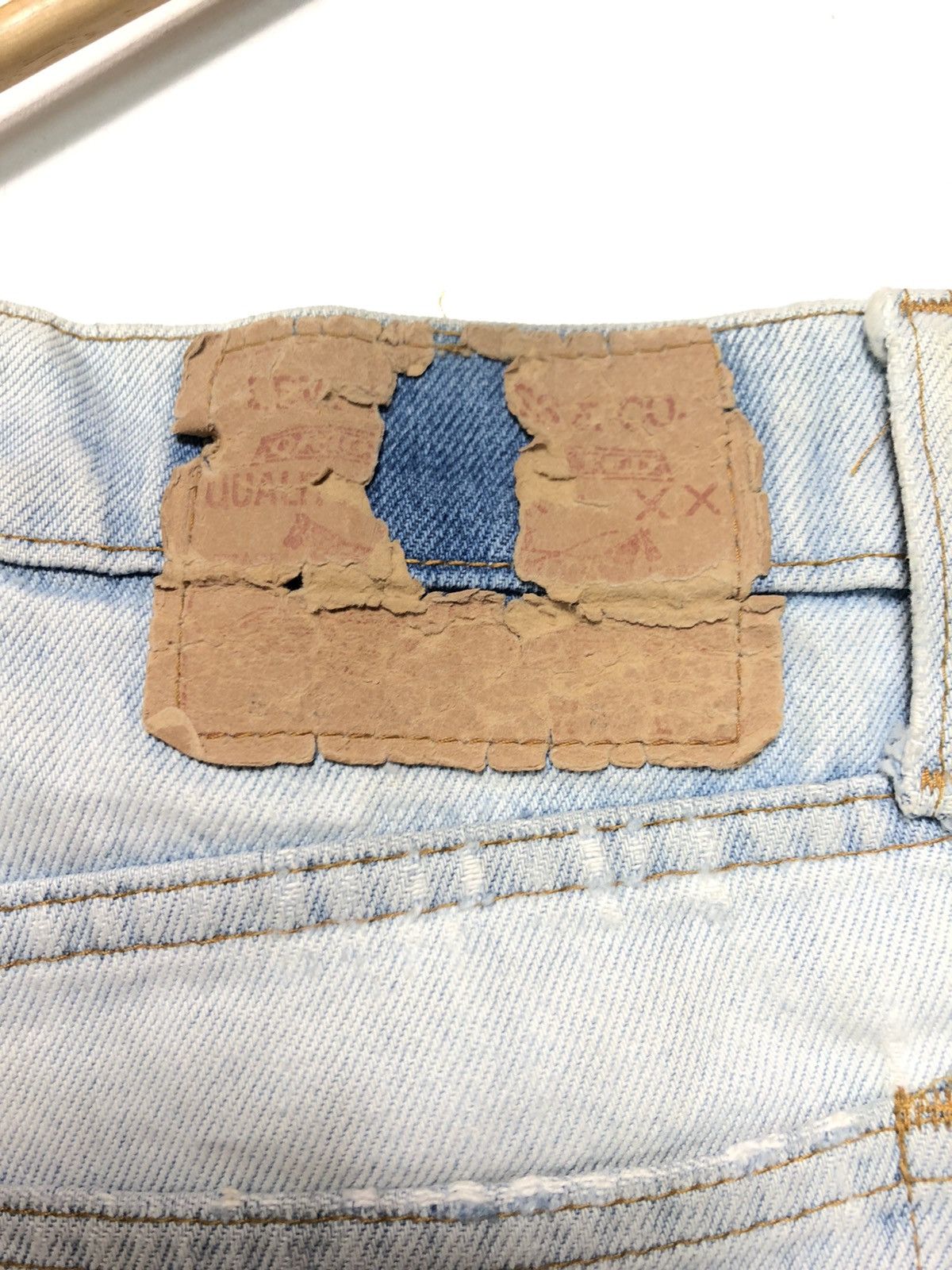 Levi's × Vintage VINTAGE 80s LEVIS LIGHT BLUE WASH DISTRESSED DENIM Size US 26 / EU 42 - 5 Thumbnail