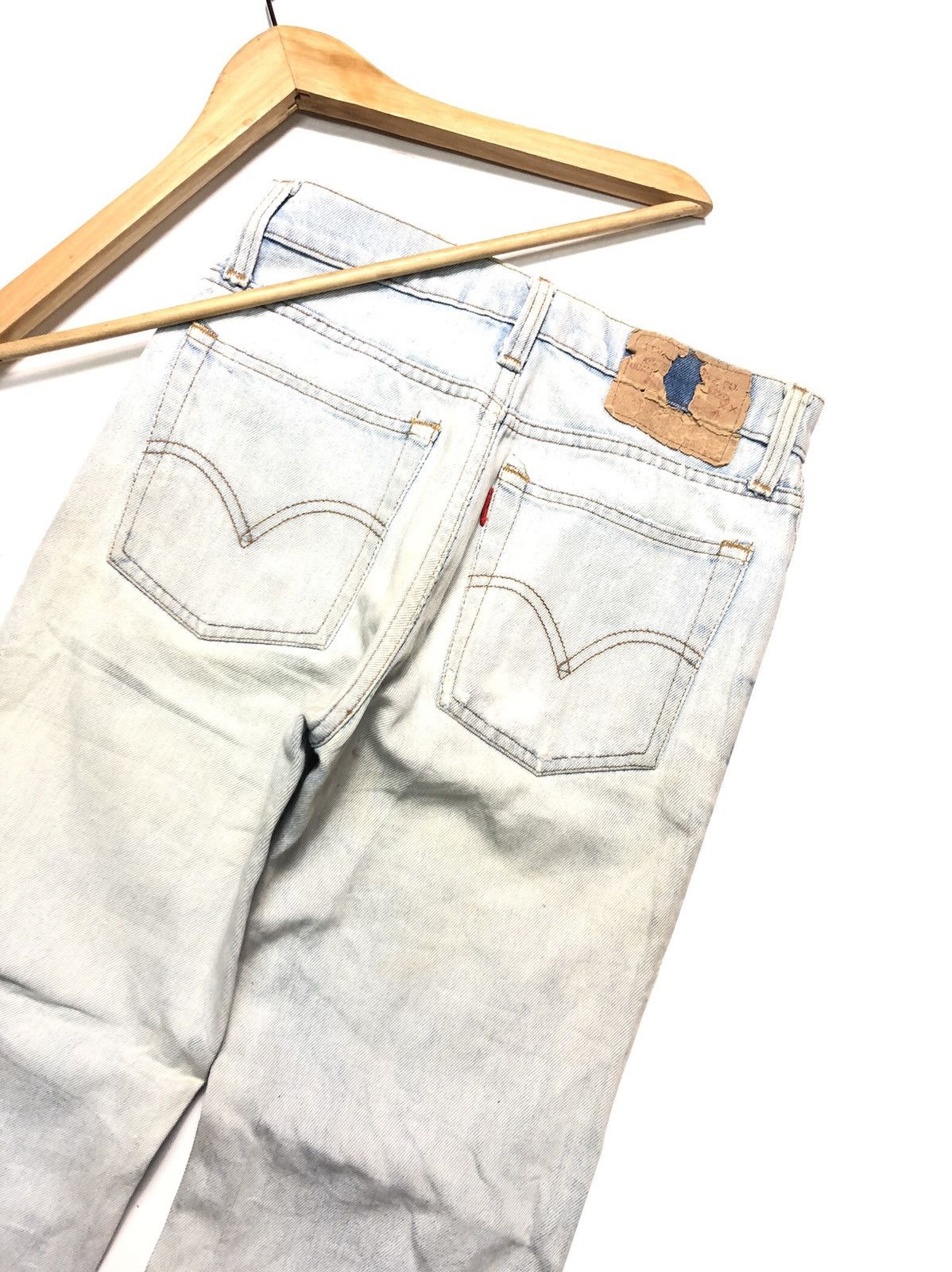 Levi's × Vintage VINTAGE 80s LEVIS LIGHT BLUE WASH DISTRESSED DENIM Size US 26 / EU 42 - 2 Thumbnail