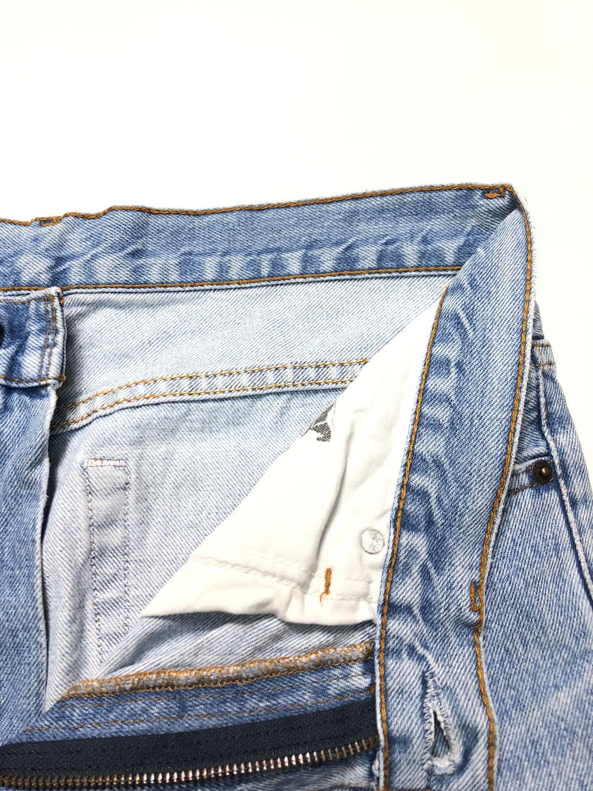 Levi's × Vintage VINTAGE 90s LEVIS BLUE WASH DISTRESSED DENIM Size US 33 - 9 Thumbnail