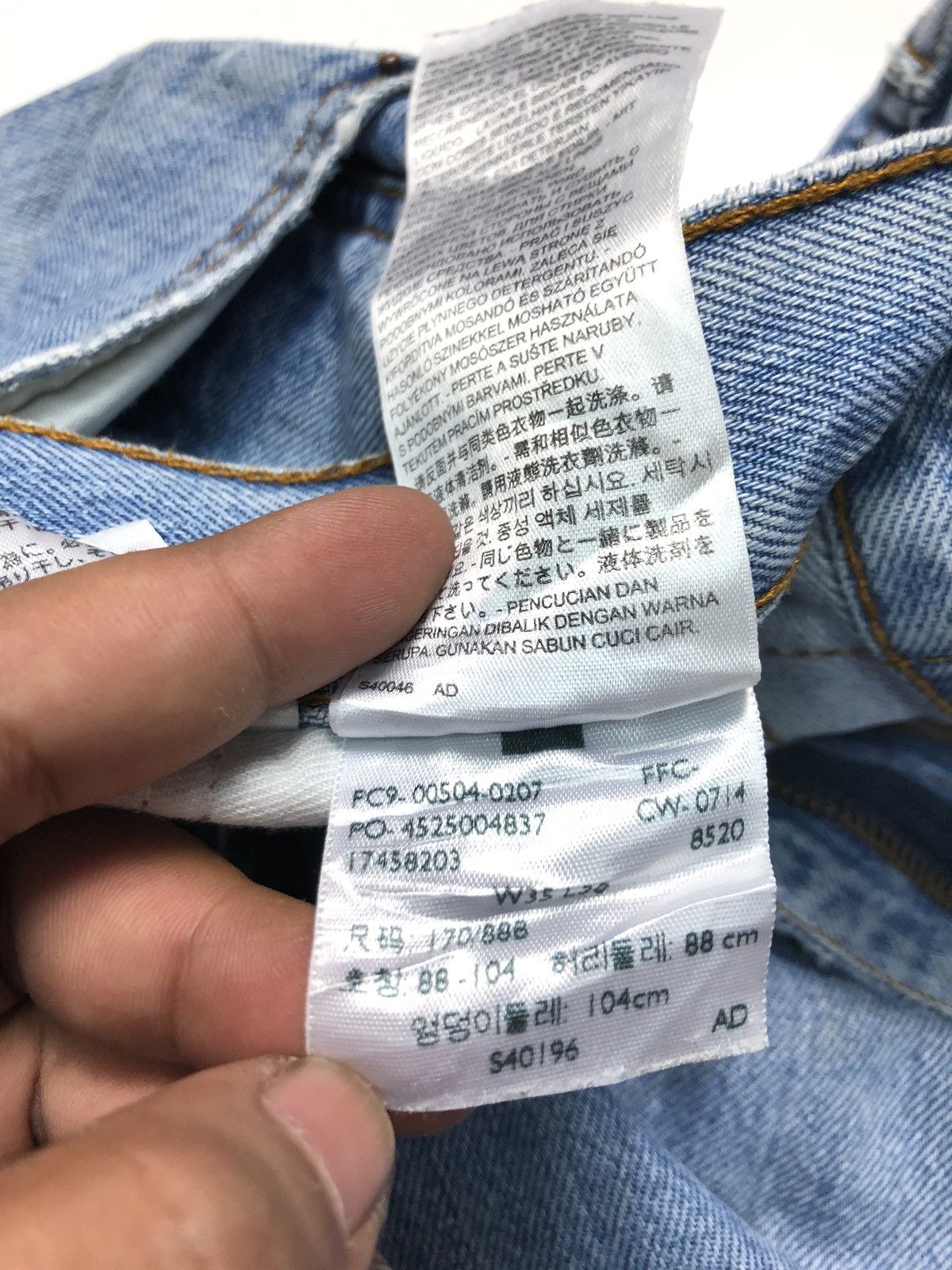 Levi's × Vintage VINTAGE 90s LEVIS BLUE WASH DISTRESSED DENIM Size US 33 - 11 Thumbnail