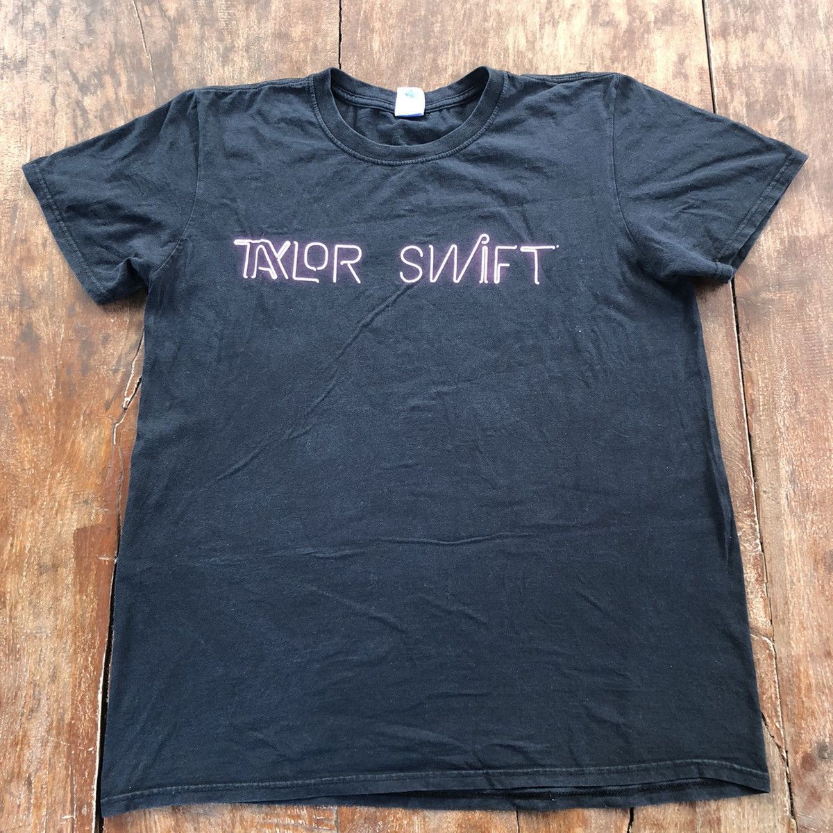 Band Tees Vintage Taylor Swift Tour T Shirt Size US M / EU 48-50 / 2 - 1 Thumbnail