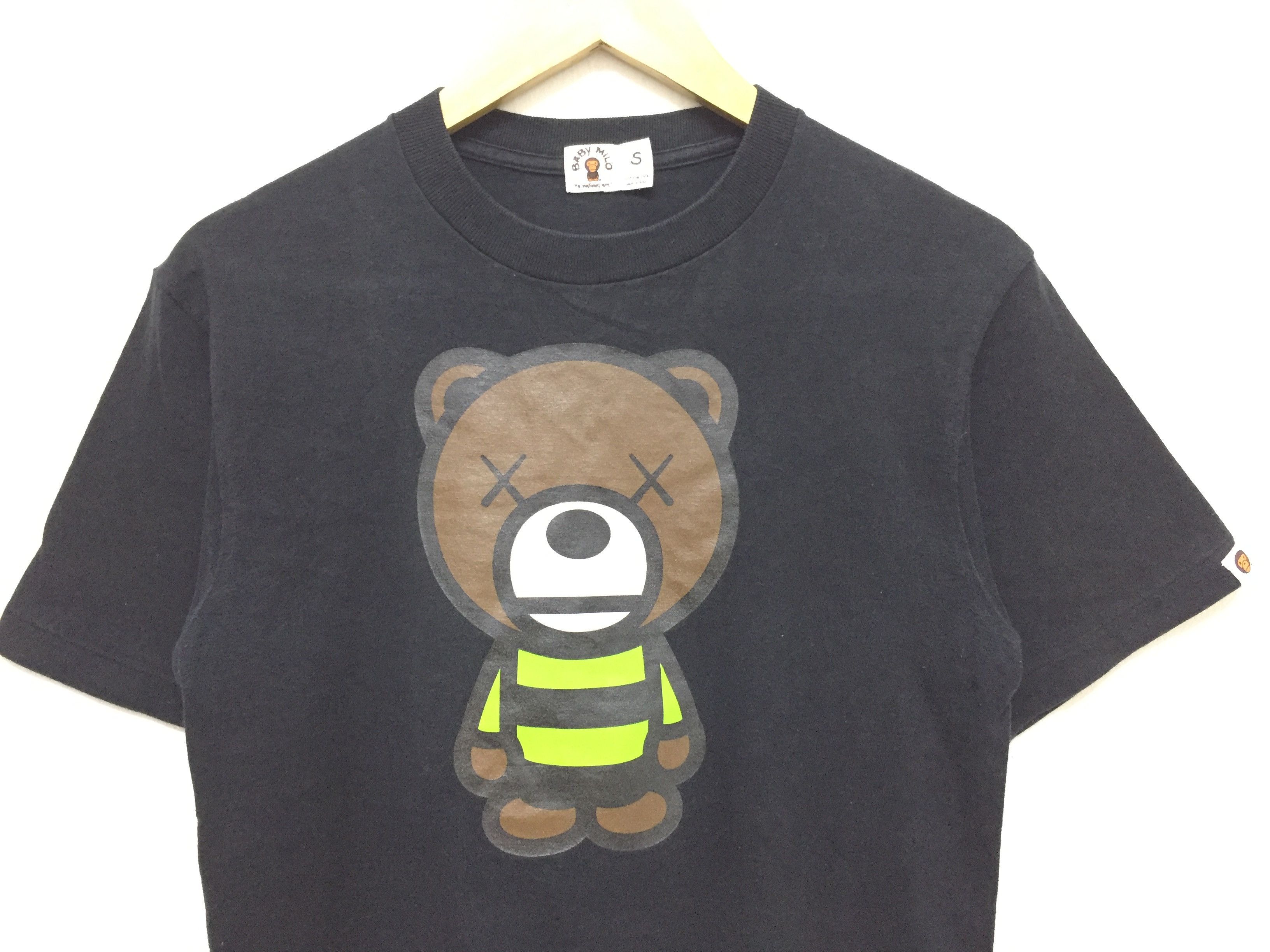 Bape × Kaws 2006 Bape kaws bear tee Size US S / EU 44-46 / 1 - 3 Thumbnail