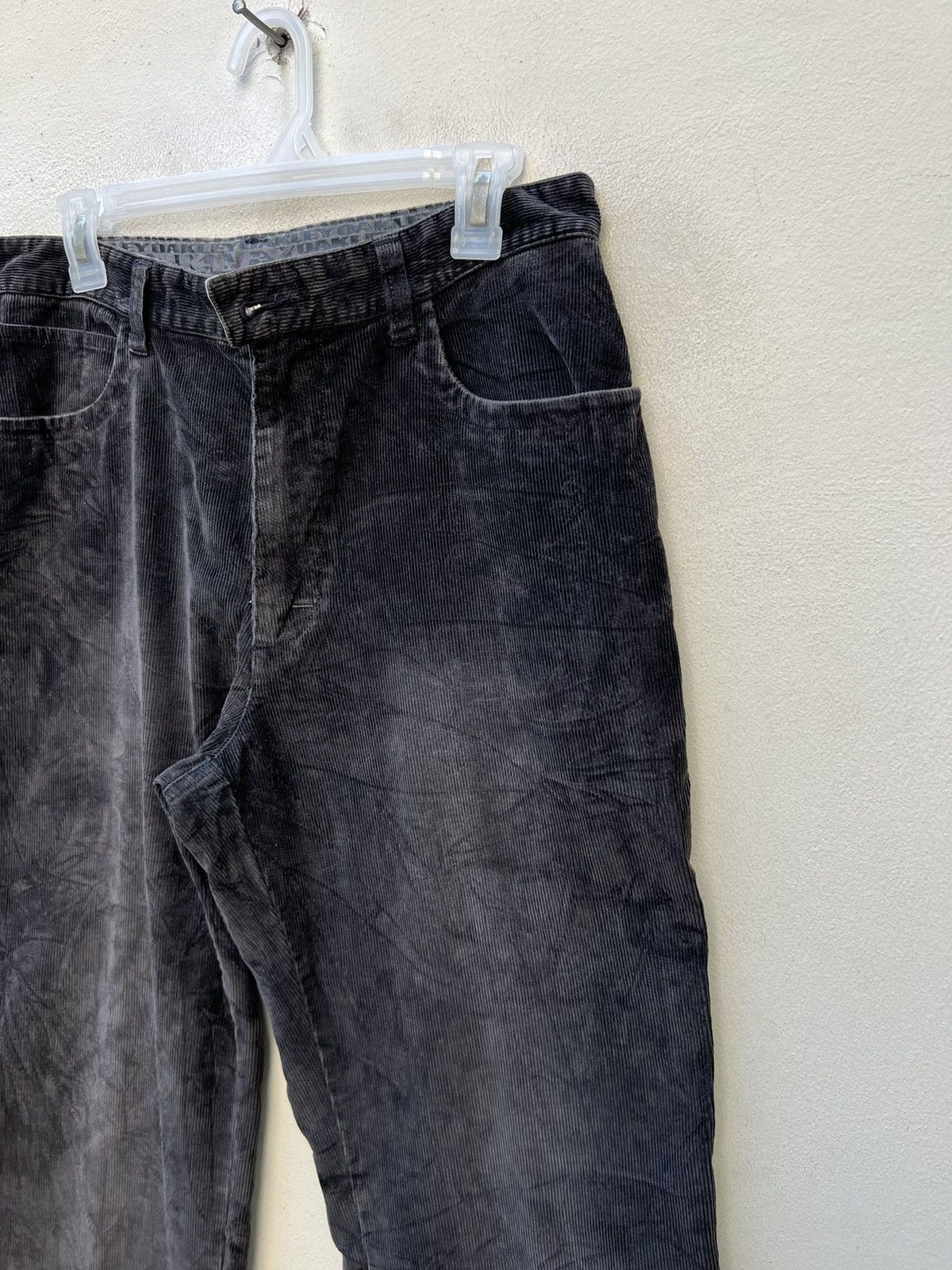Oakley Vintage Oakley Faded Black Cord Wide Leg Jeans Size US 30 / EU 46 - 11 Thumbnail