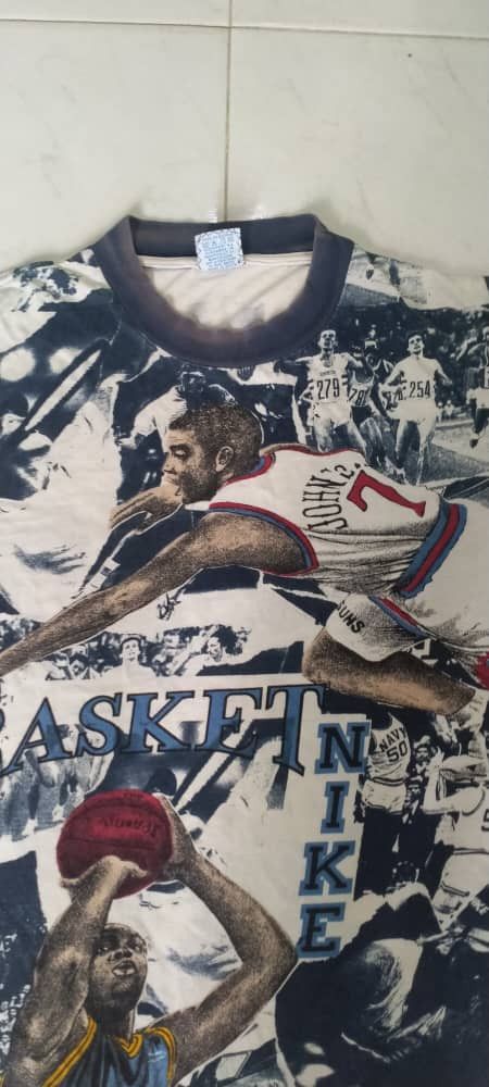 Nike Vintage Rare Nike Basketball full print t-shirt Size US L / EU 52-54 / 3 - 7 Thumbnail