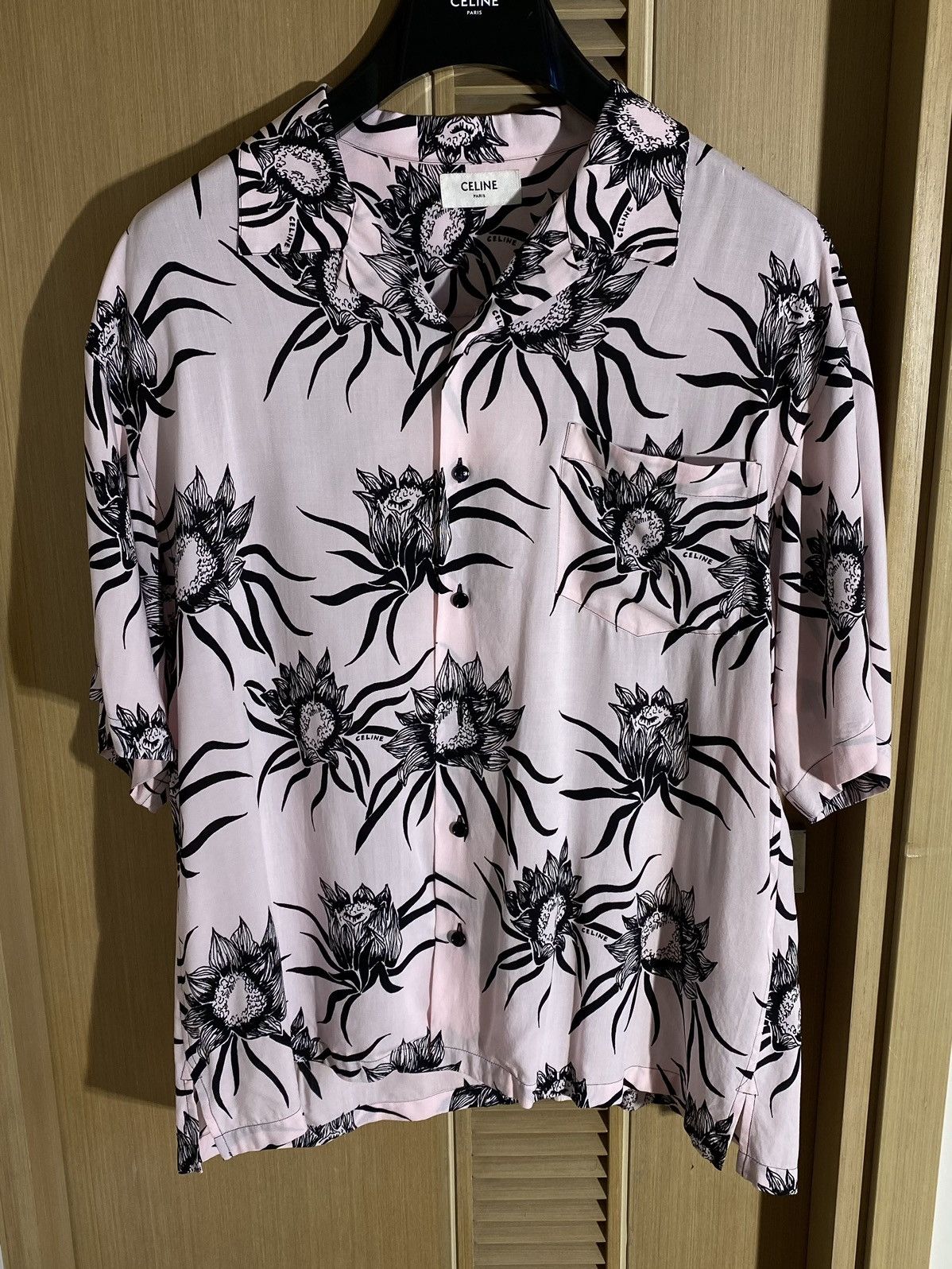 Celine × Hedi Slimane LOOSE HAWAIIAN SHIRT IN PRINTED VISCOSE PINK / BLACK Size US S / EU 44-46 / 1 - 5 Thumbnail