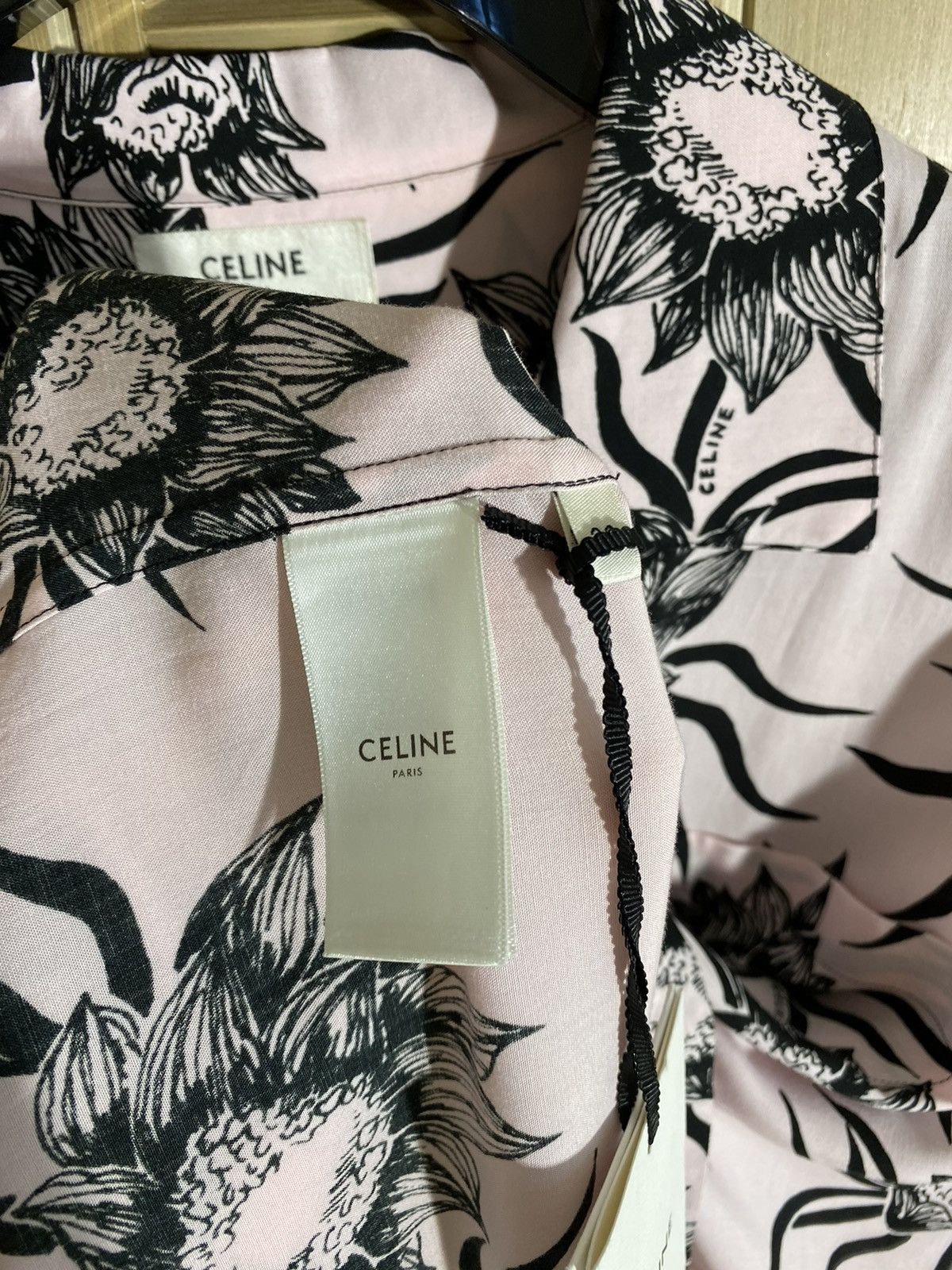 Celine × Hedi Slimane LOOSE HAWAIIAN SHIRT IN PRINTED VISCOSE PINK / BLACK Size US S / EU 44-46 / 1 - 9 Thumbnail
