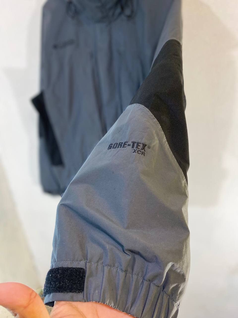 Columbia Columbia Goretex XCR Windbreaker Waterproof Nice Design Size US L / EU 52-54 / 3 - 6 Thumbnail
