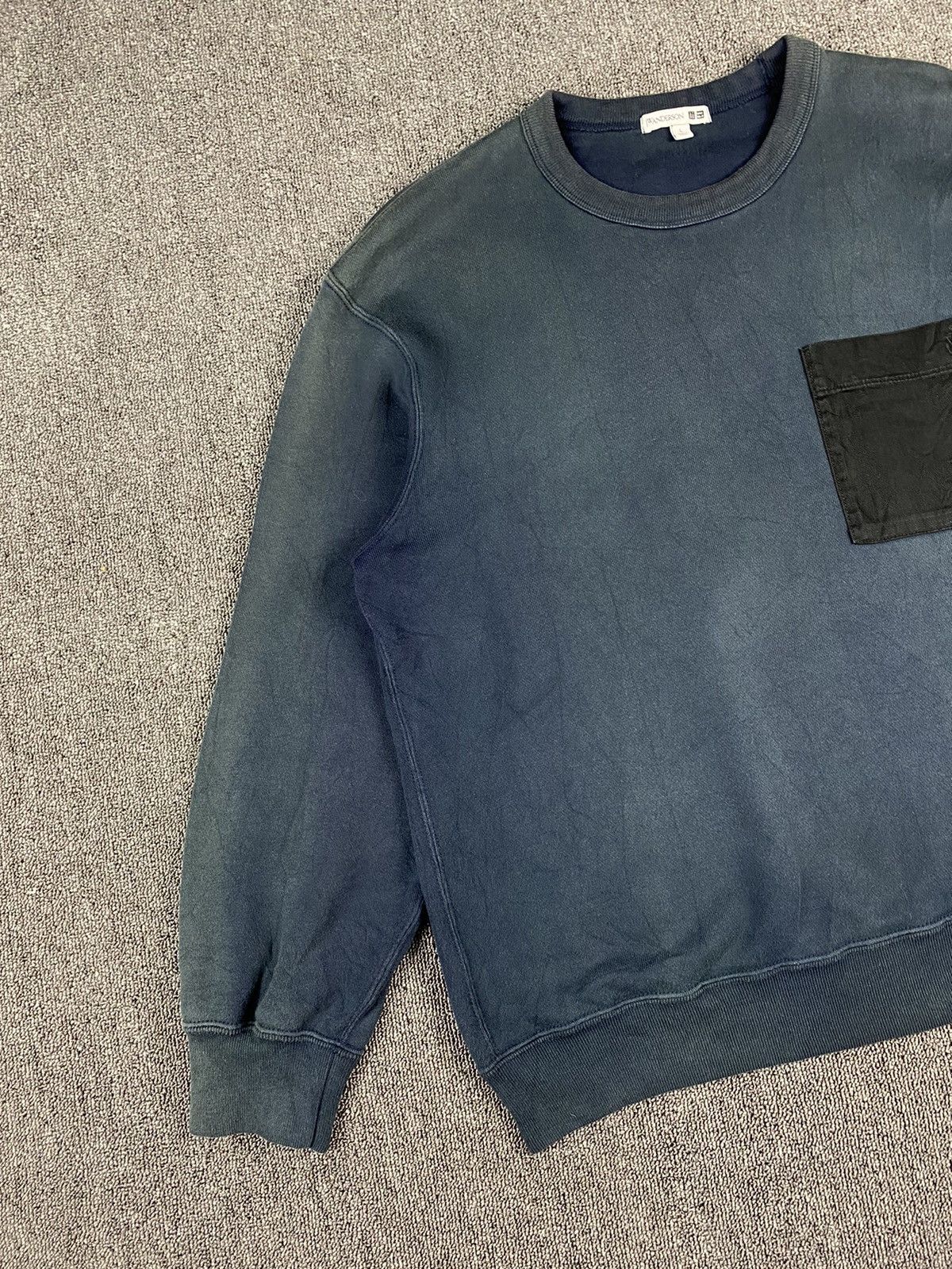 JW Anderson × Uniqlo Sunfaded Pocket Sweatshirt Elbow Patch Size US L / EU 52-54 / 3 - 6 Thumbnail