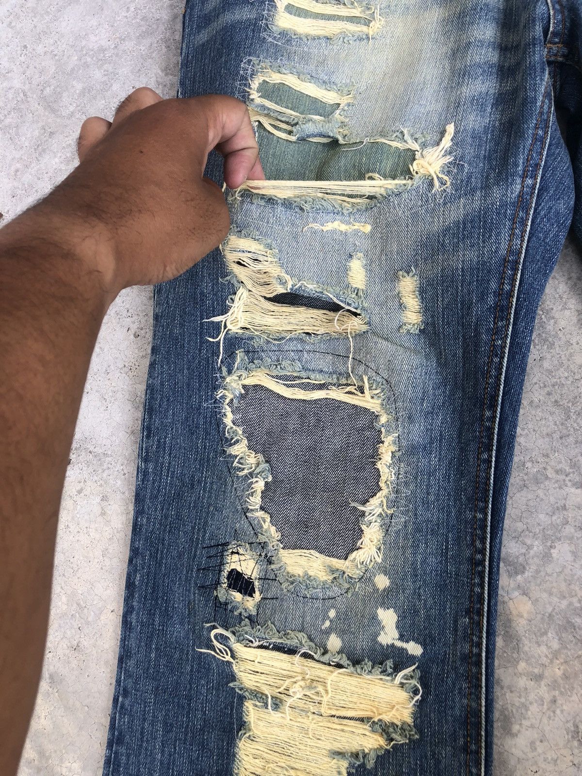 Who Decides War Rare Exhibitionist ttu Distressed Jeans Size US 33 - 9 Thumbnail