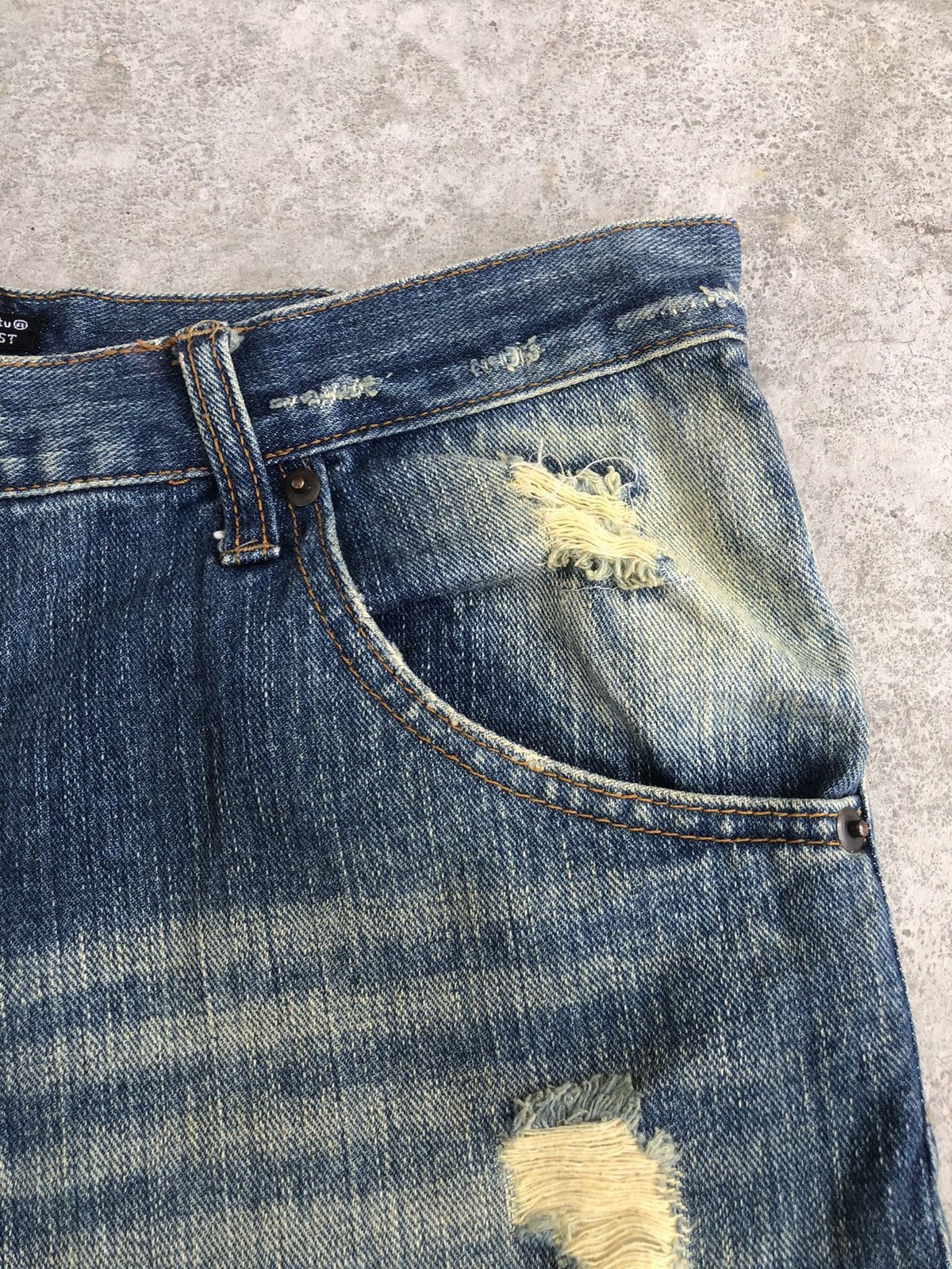 Who Decides War Rare Exhibitionist ttu Distressed Jeans Size US 33 - 7 Thumbnail
