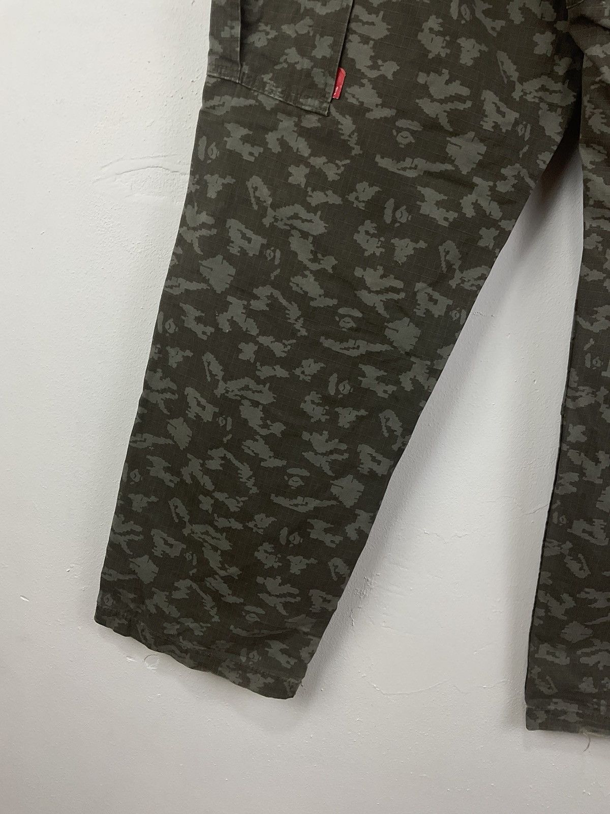 Bape × Wtaps Bape x Wtaps Digi Camo Cargo Pants Size US 34 / EU 50 - 8 Thumbnail