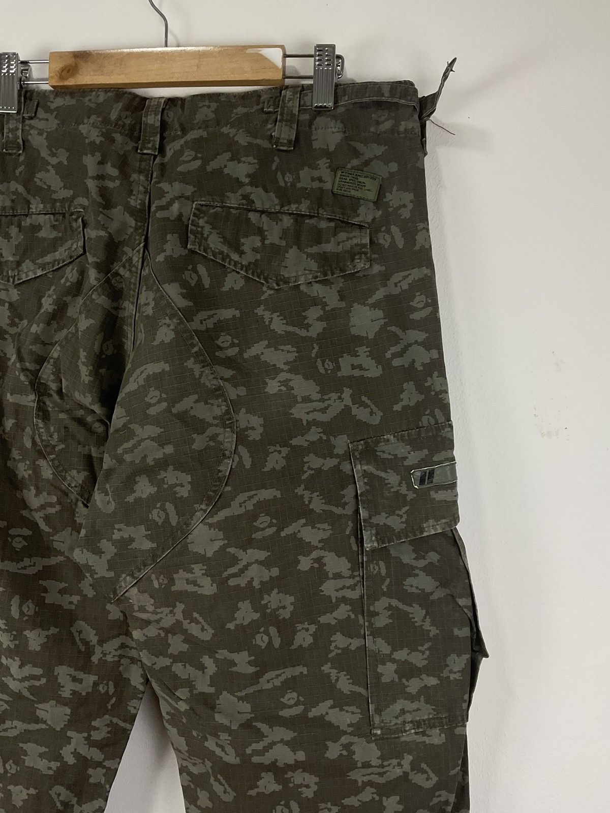 Bape × Wtaps Bape x Wtaps Digi Camo Cargo Pants Size US 34 / EU 50 - 9 Thumbnail