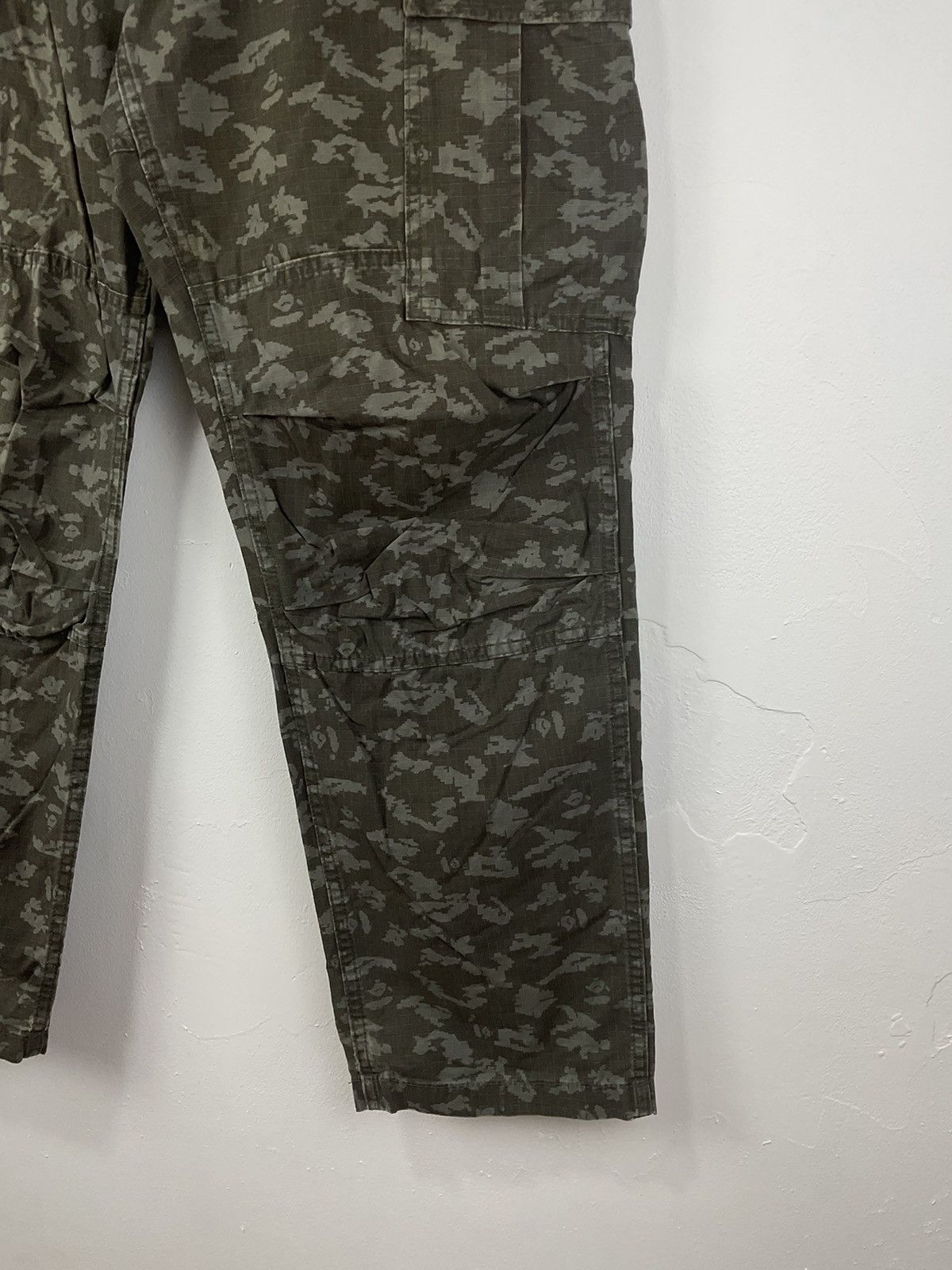 Bape × Wtaps Bape x Wtaps Digi Camo Cargo Pants Size US 34 / EU 50 - 5 Thumbnail