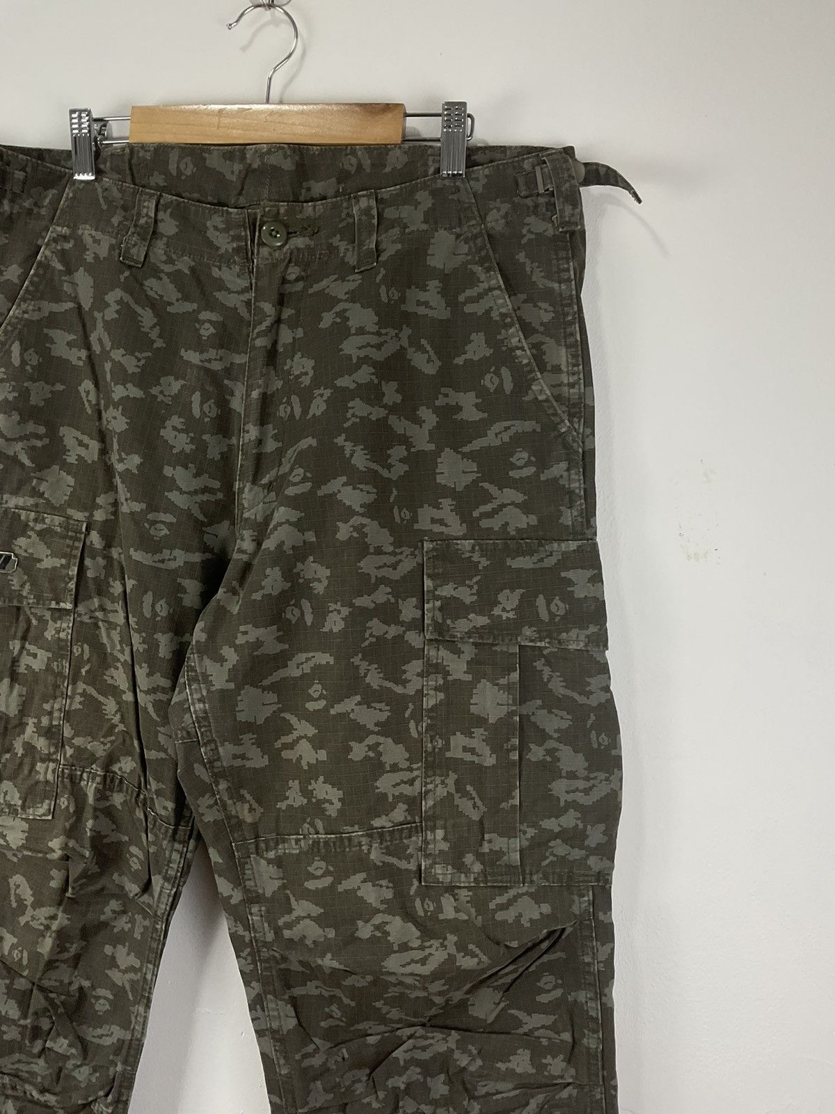 Bape × Wtaps Bape x Wtaps Digi Camo Cargo Pants Size US 34 / EU 50 - 4 Thumbnail