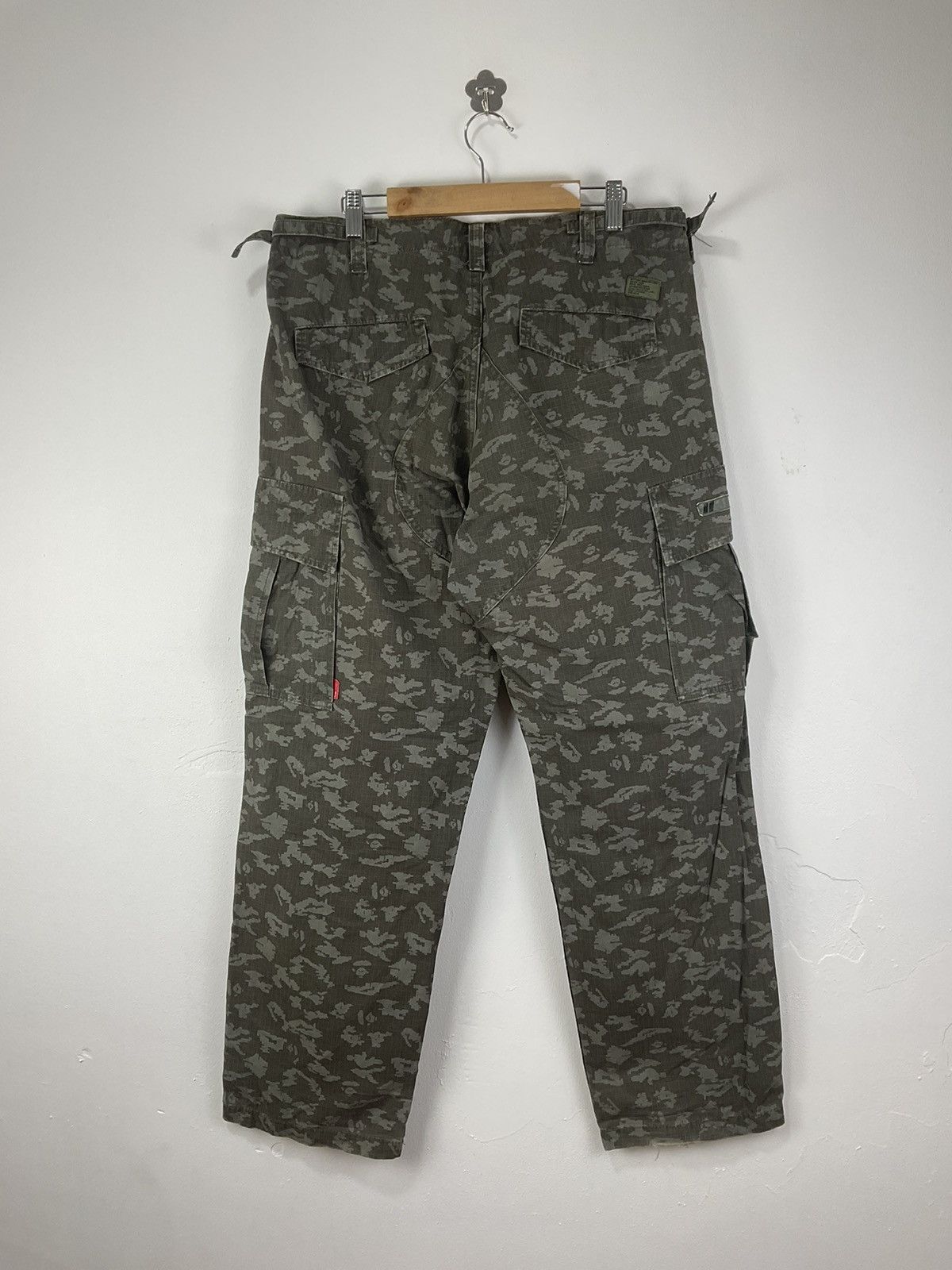 Bape × Wtaps Bape x Wtaps Digi Camo Cargo Pants Size US 34 / EU 50 - 6 Thumbnail