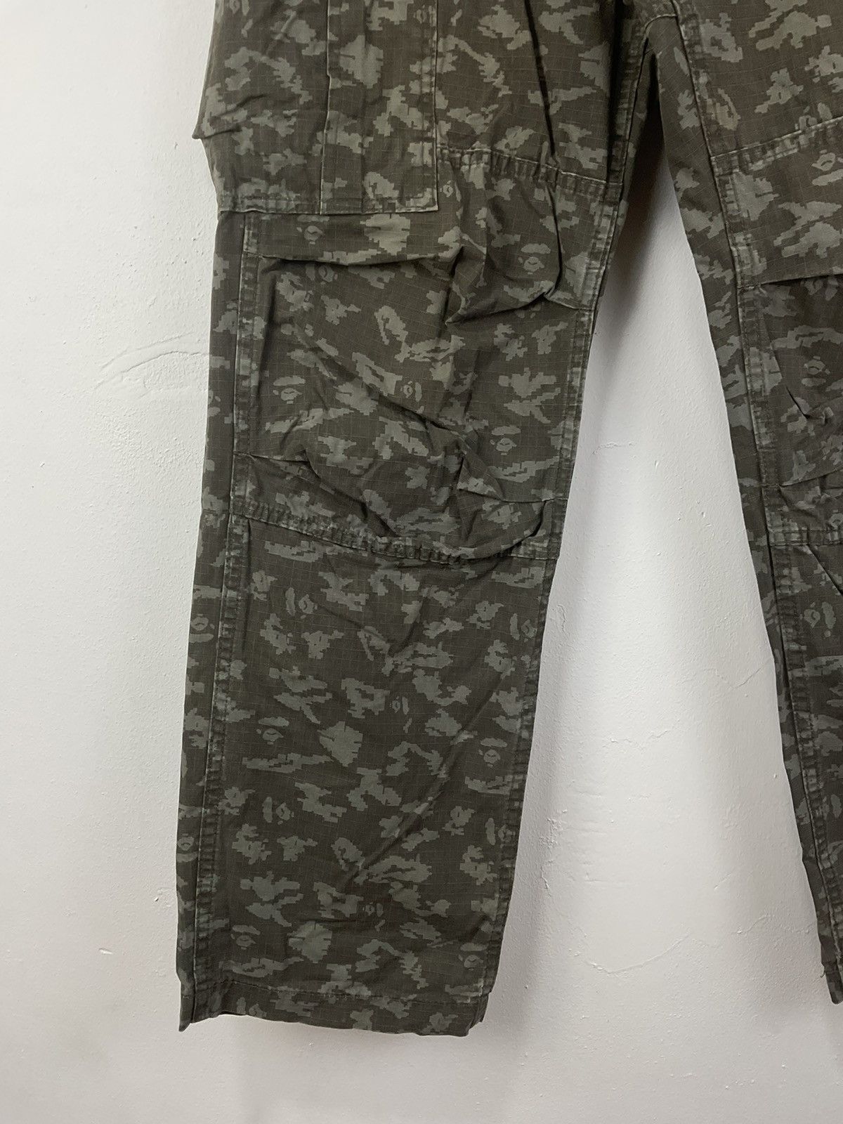 Bape × Wtaps Bape x Wtaps Digi Camo Cargo Pants Size US 34 / EU 50 - 3 Thumbnail