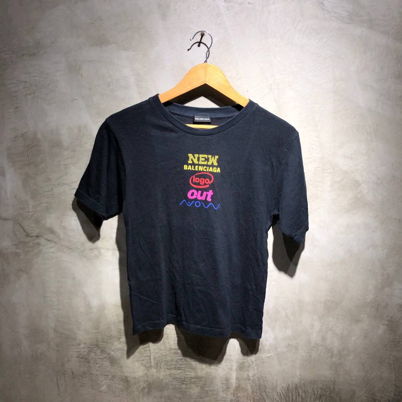 Balenciaga Balenciaga Logo Out Now Tee Size XS / US 0-2 / IT 36-38 - 1 Thumbnail