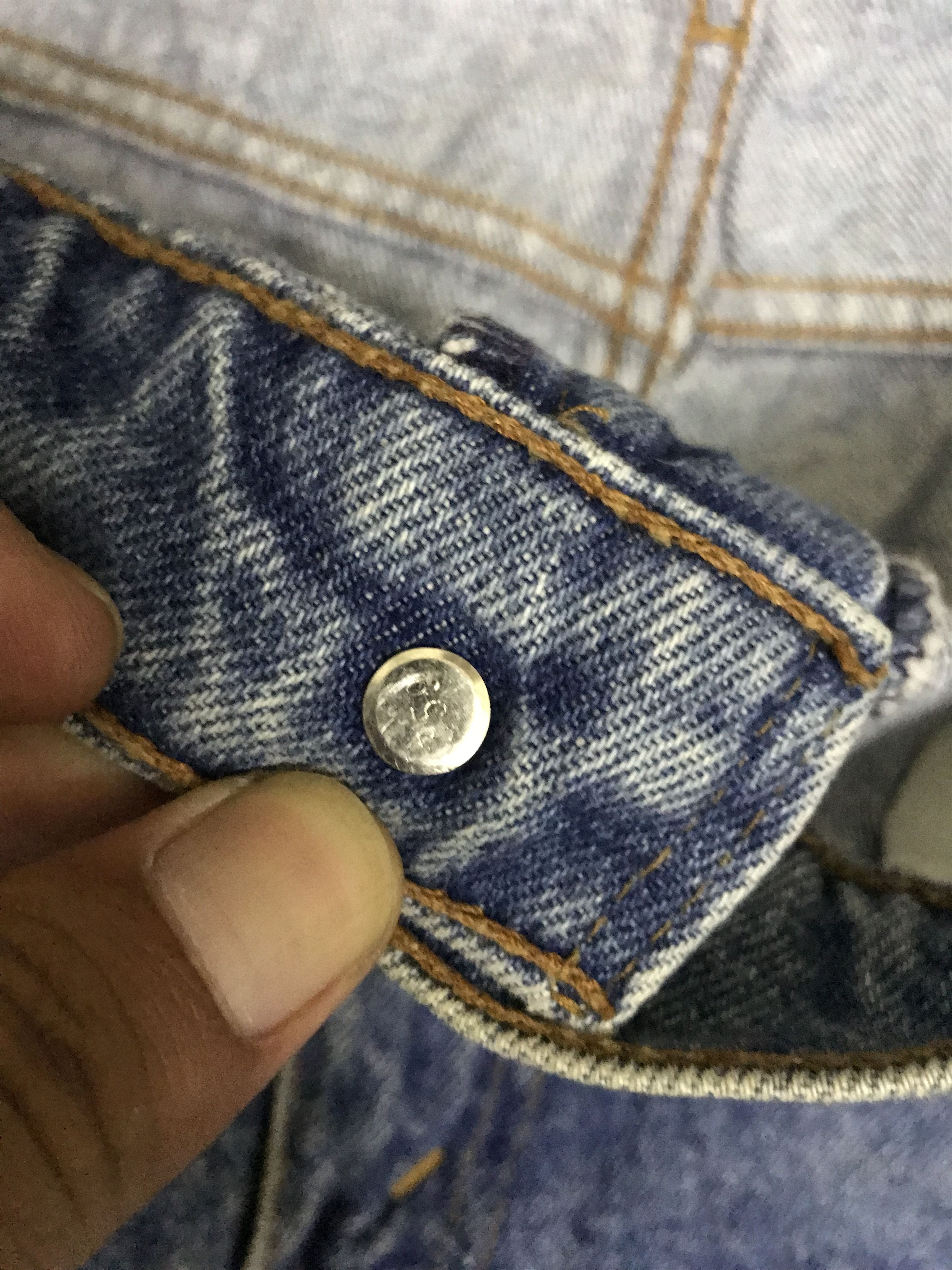 Levi's VLEV122-Vtg Levis 505 Medium Wash Distressed Jeans Size US 37 - 7 Thumbnail
