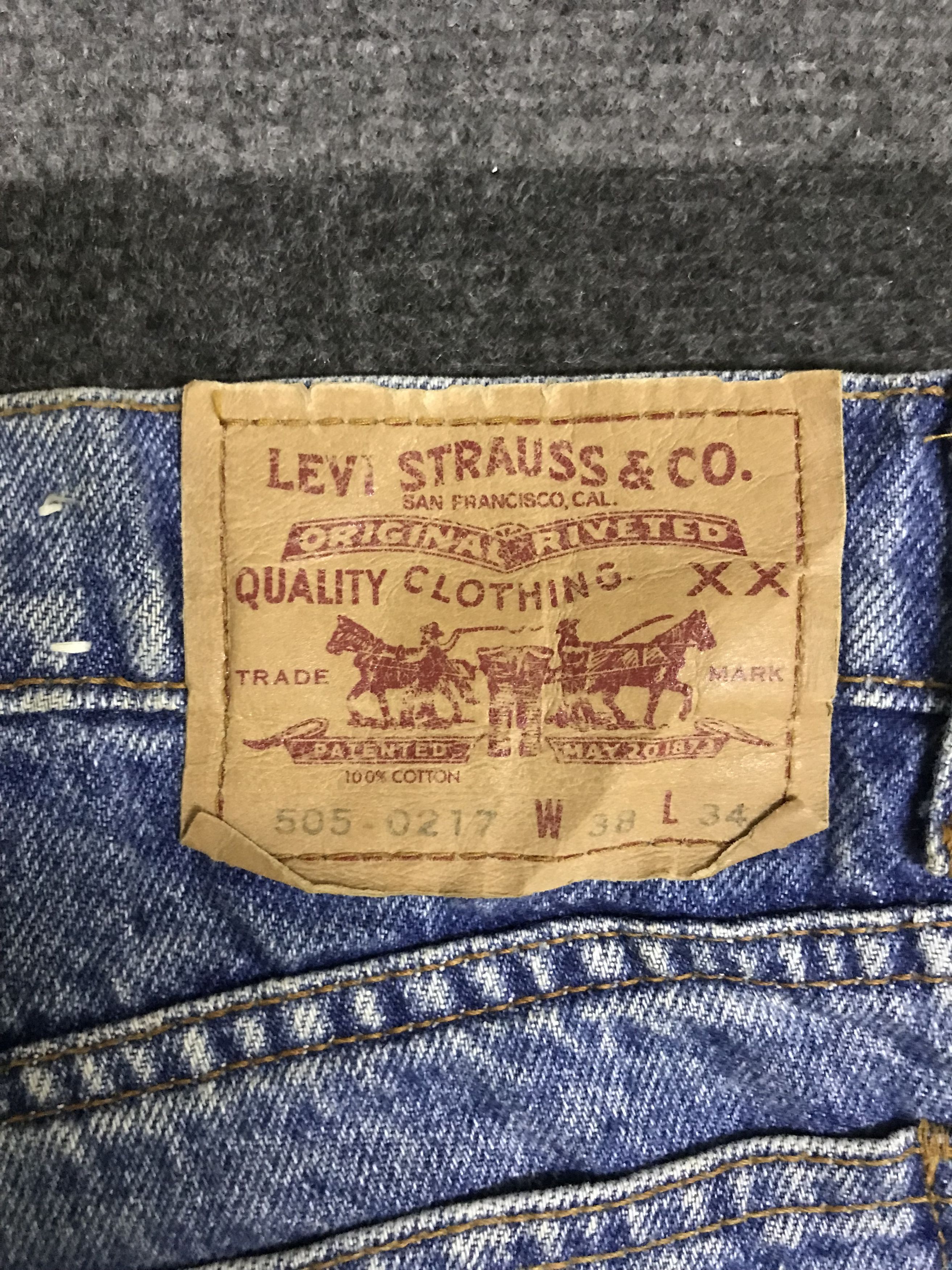 Levi's VLEV122-Vtg Levis 505 Medium Wash Distressed Jeans Size US 37 - 13 Thumbnail