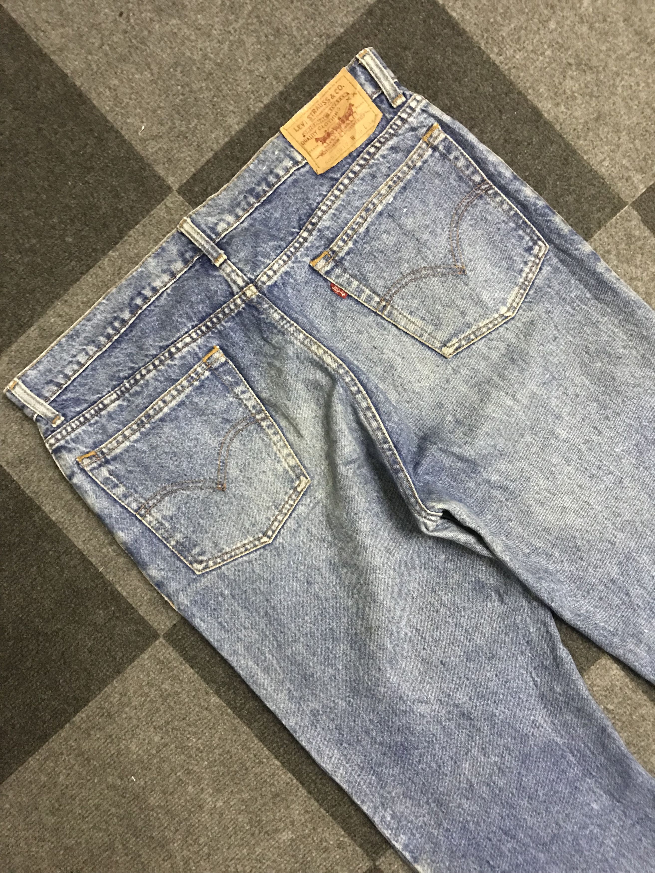 Levi's VLEV122-Vtg Levis 505 Medium Wash Distressed Jeans Size US 37 - 9 Thumbnail